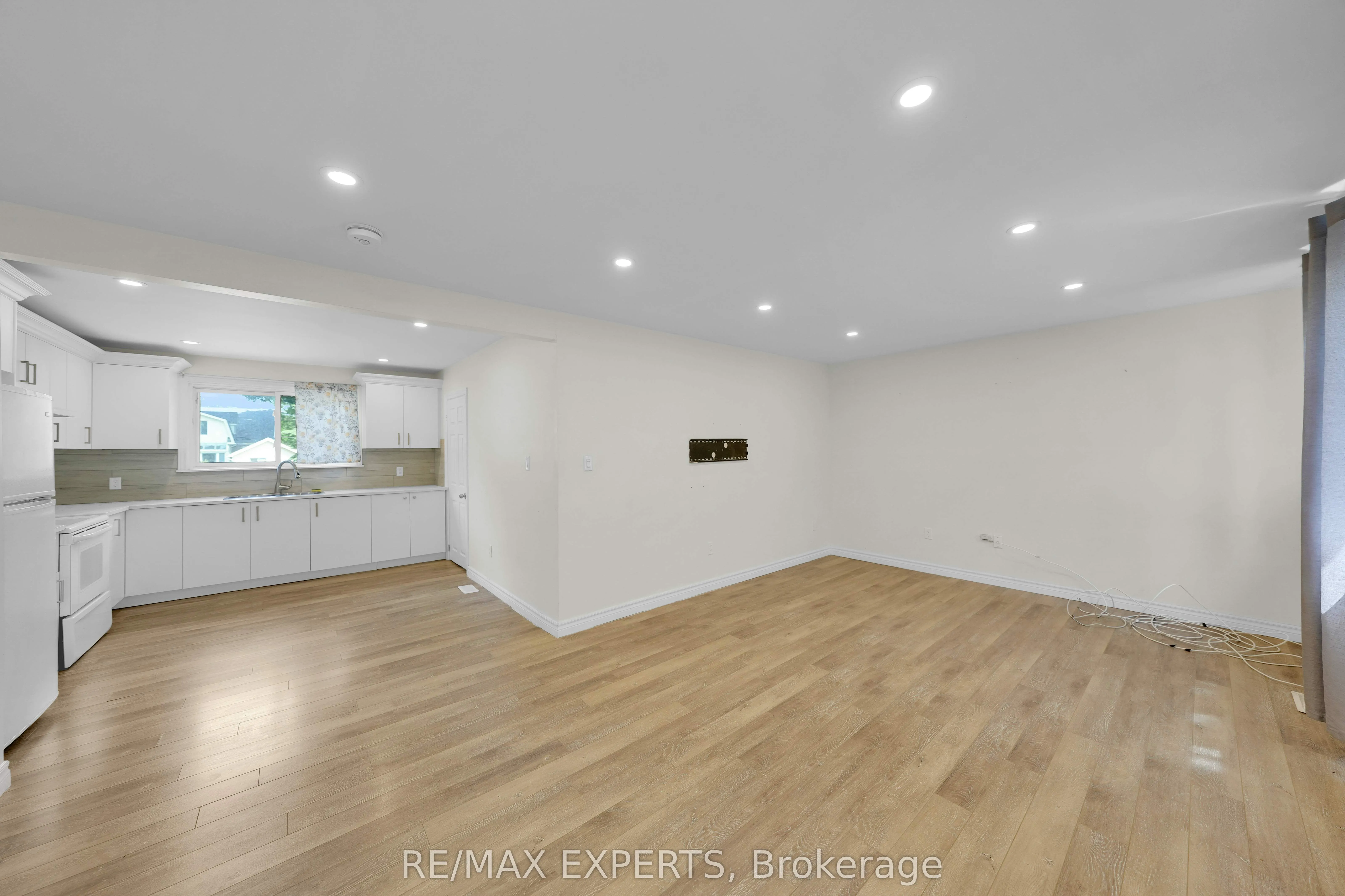 92 Tupper Street W, #Main