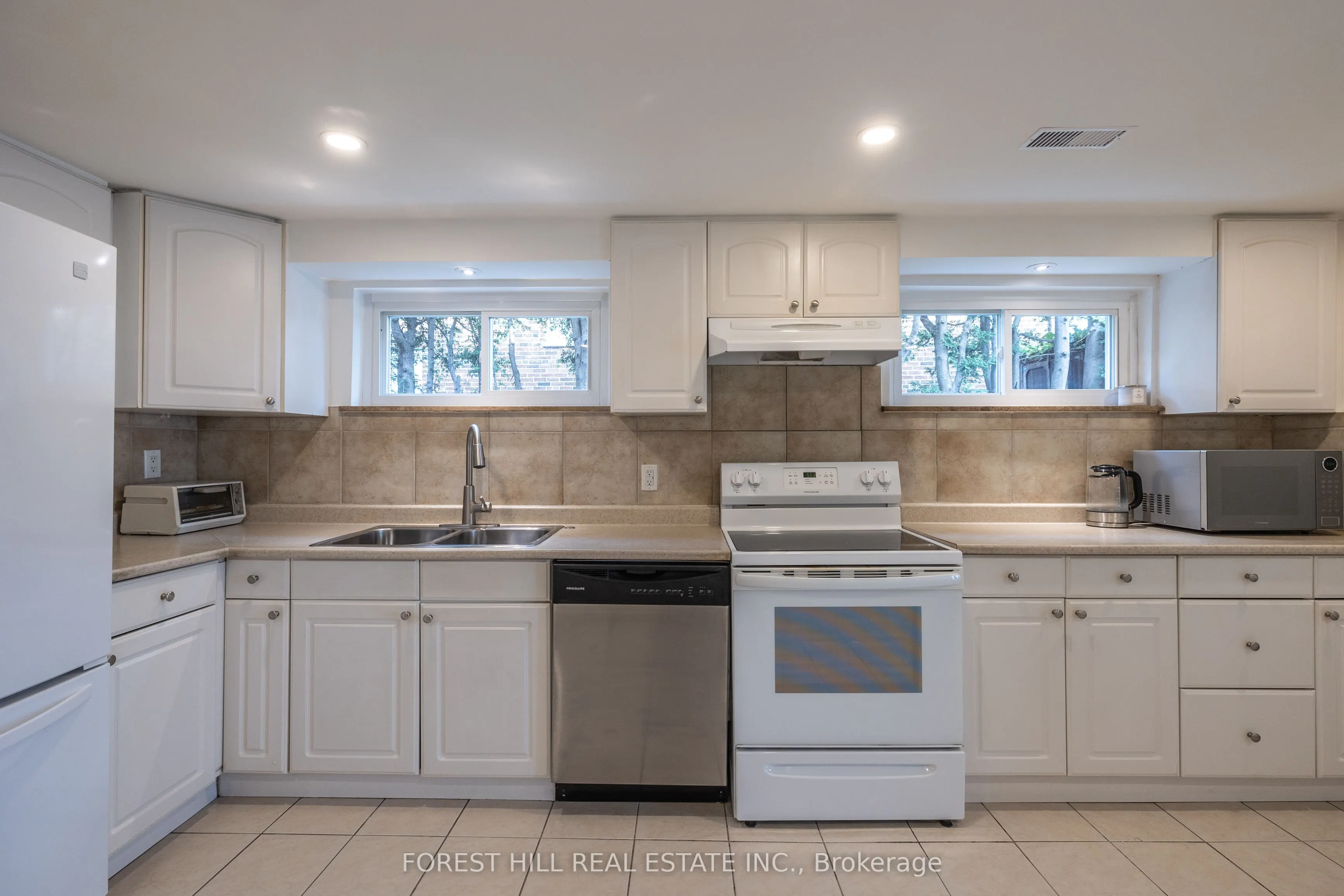 596 Woodbridge Avenue, #Lower