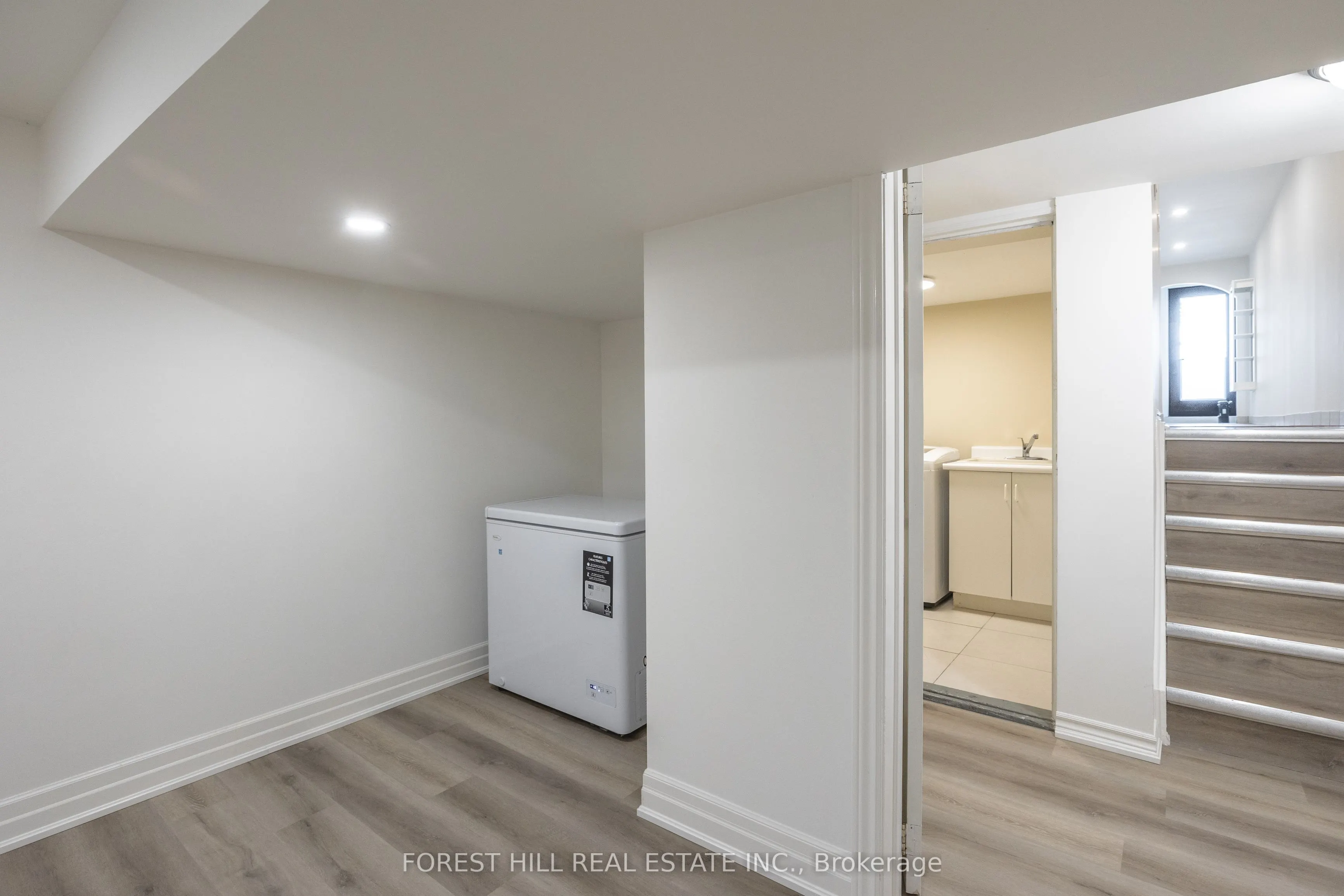 596 Woodbridge Avenue, #Lower
