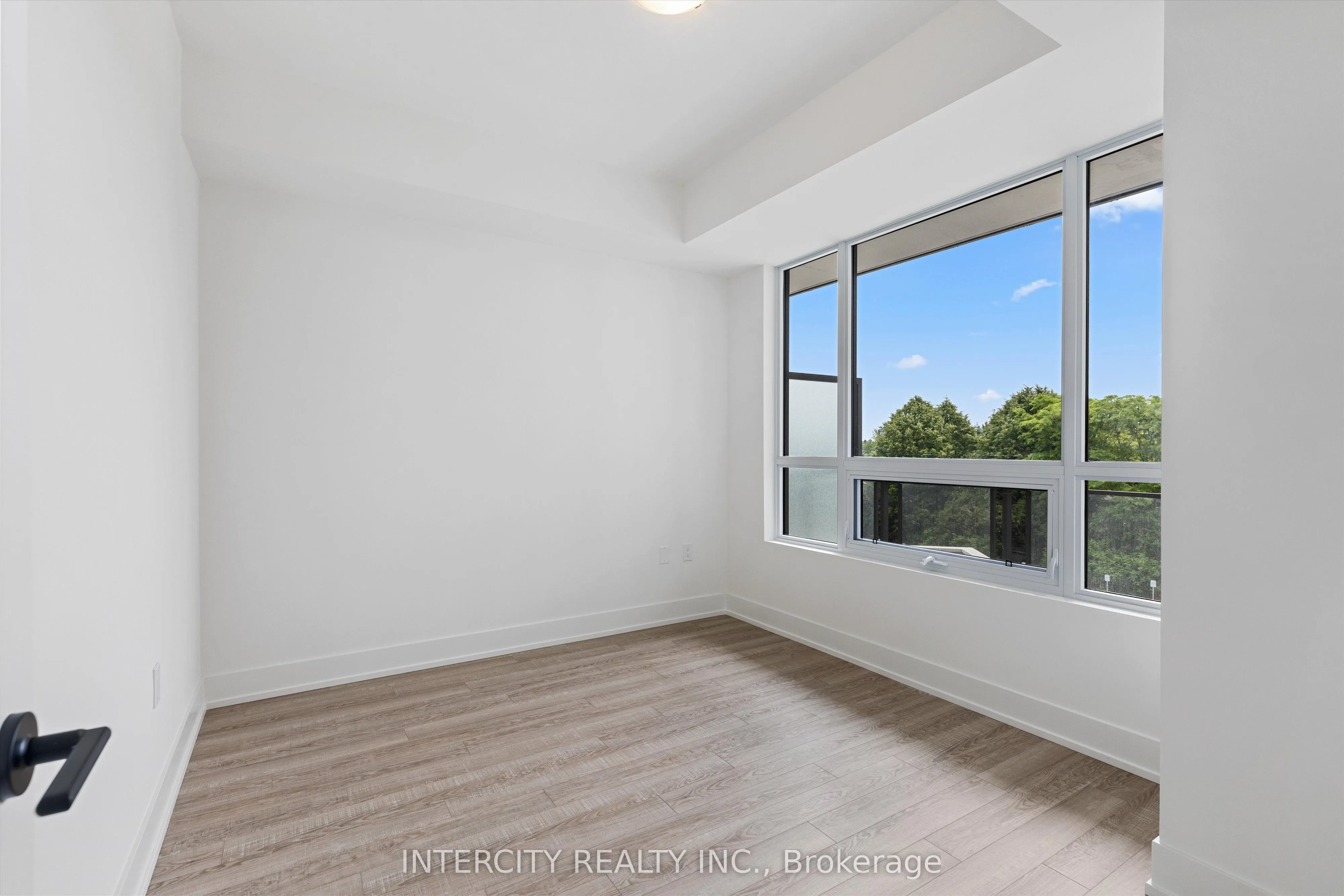 2075 King Road, #411