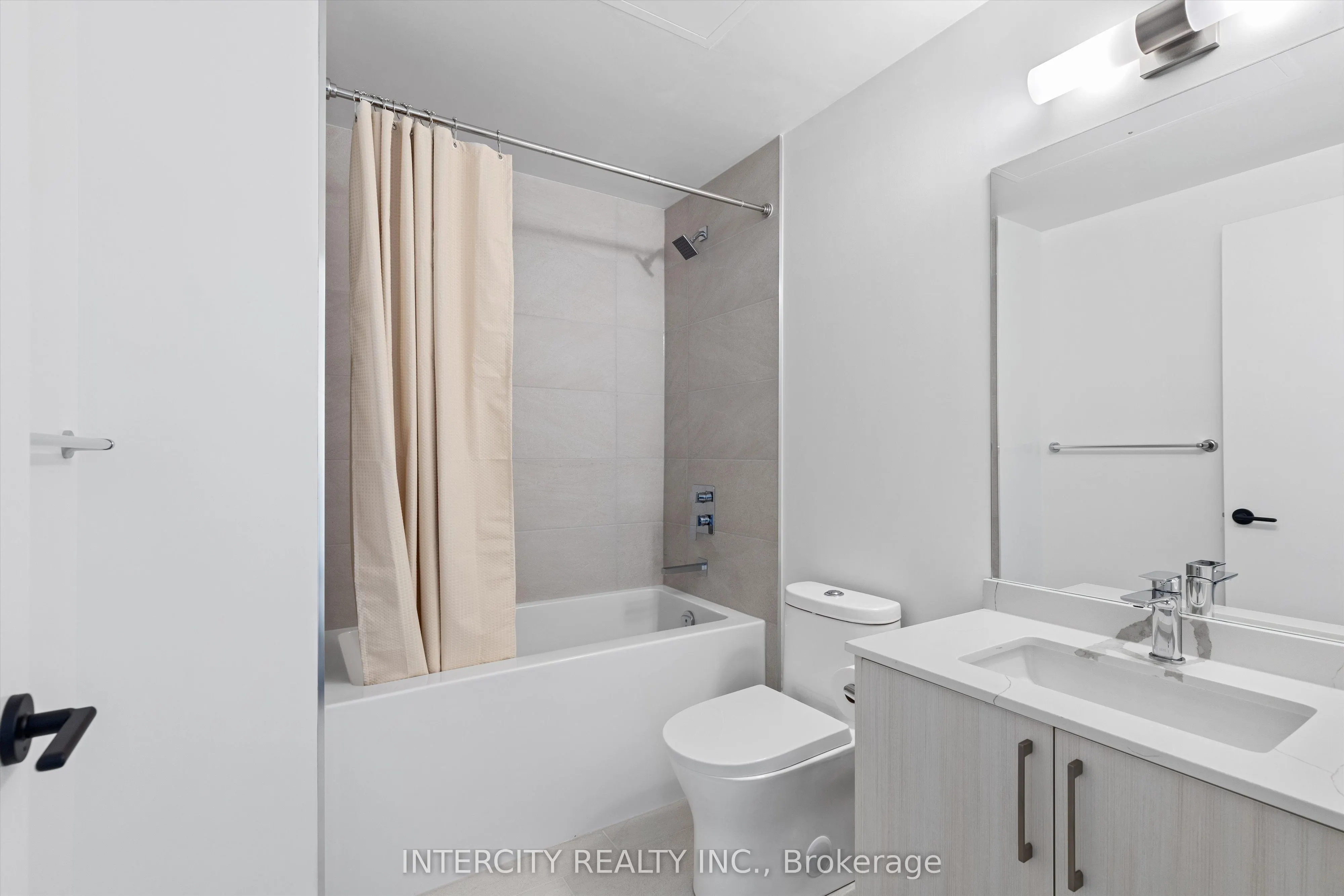 2075 King Road, #411