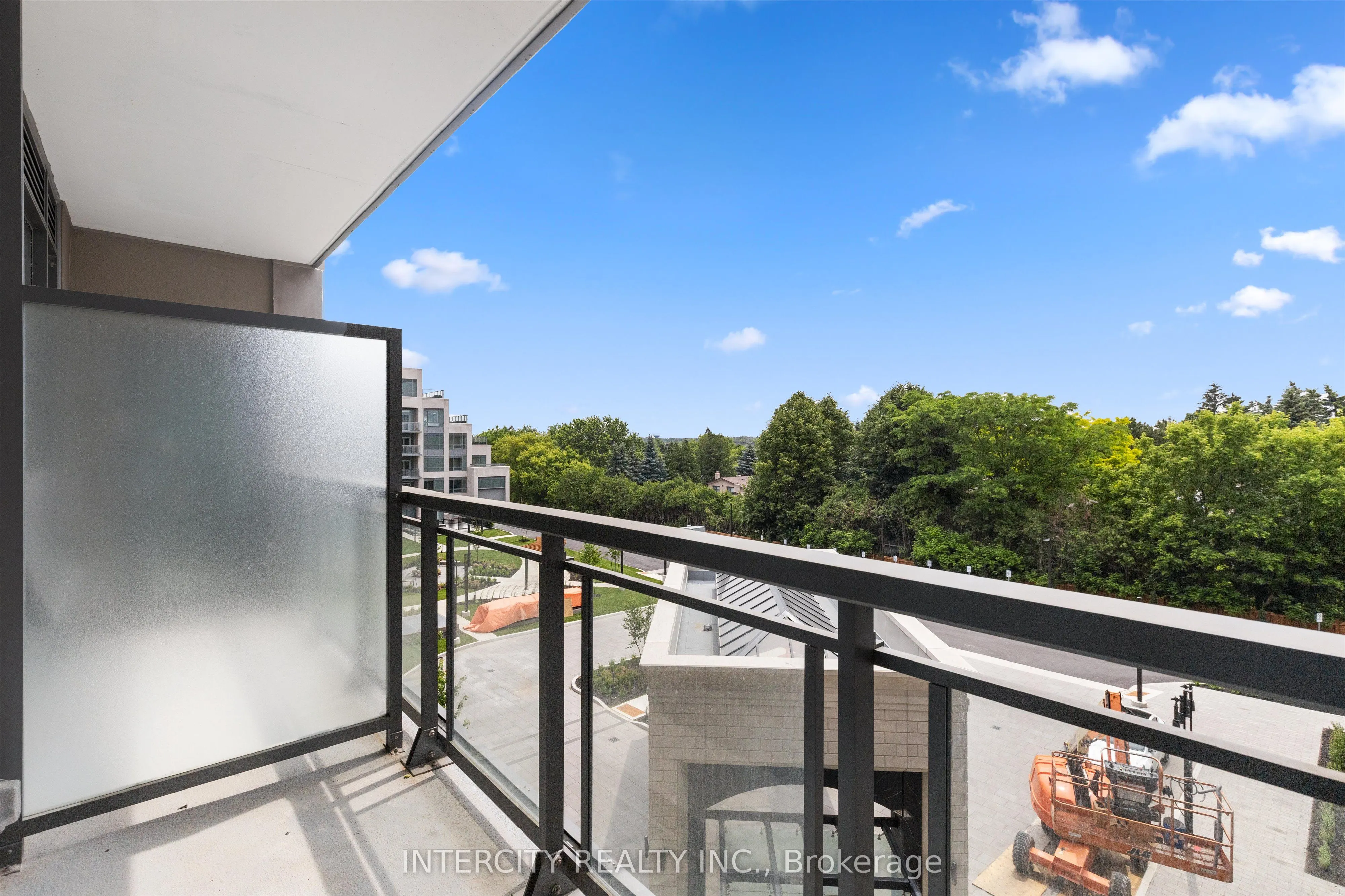 2075 King Road, #411