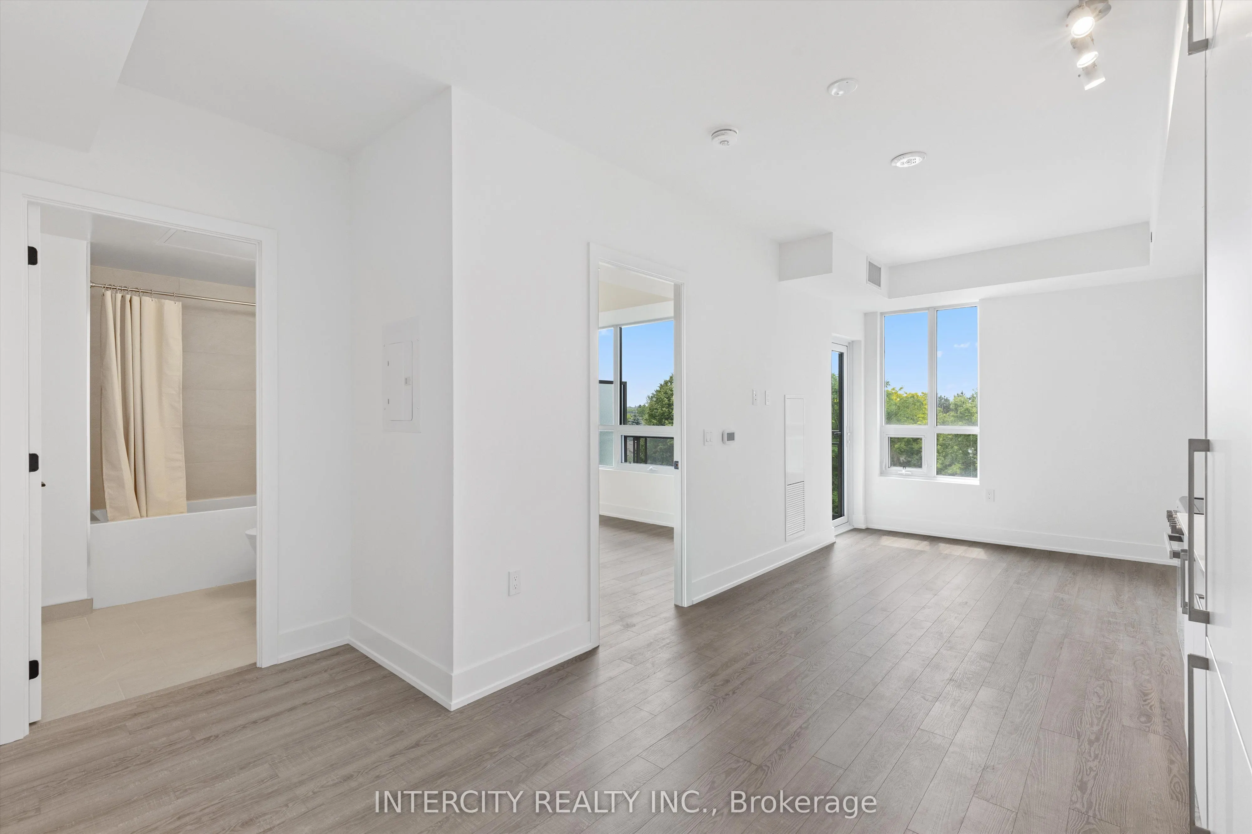 2075 King Road, #411