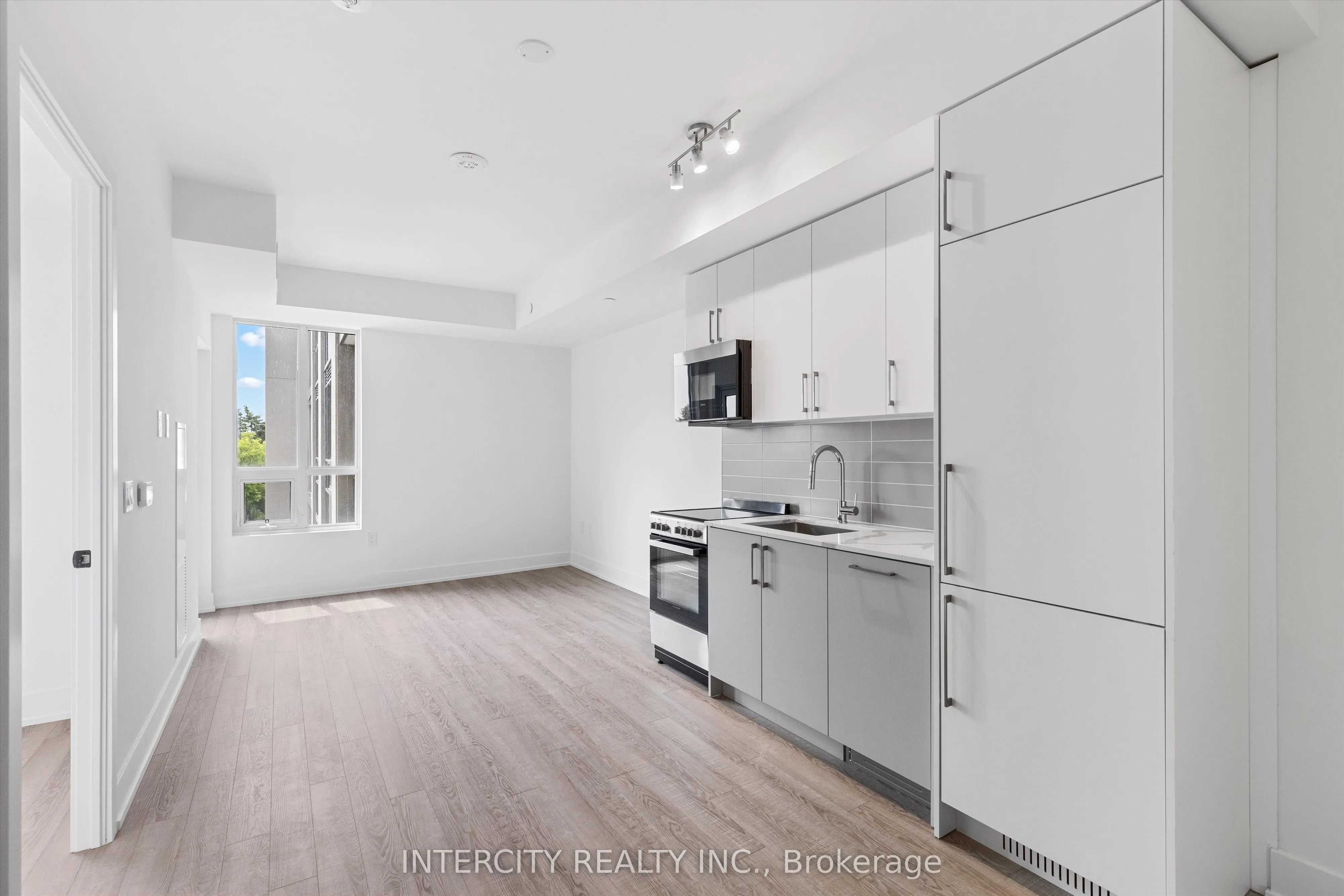 2075 King Road, #411