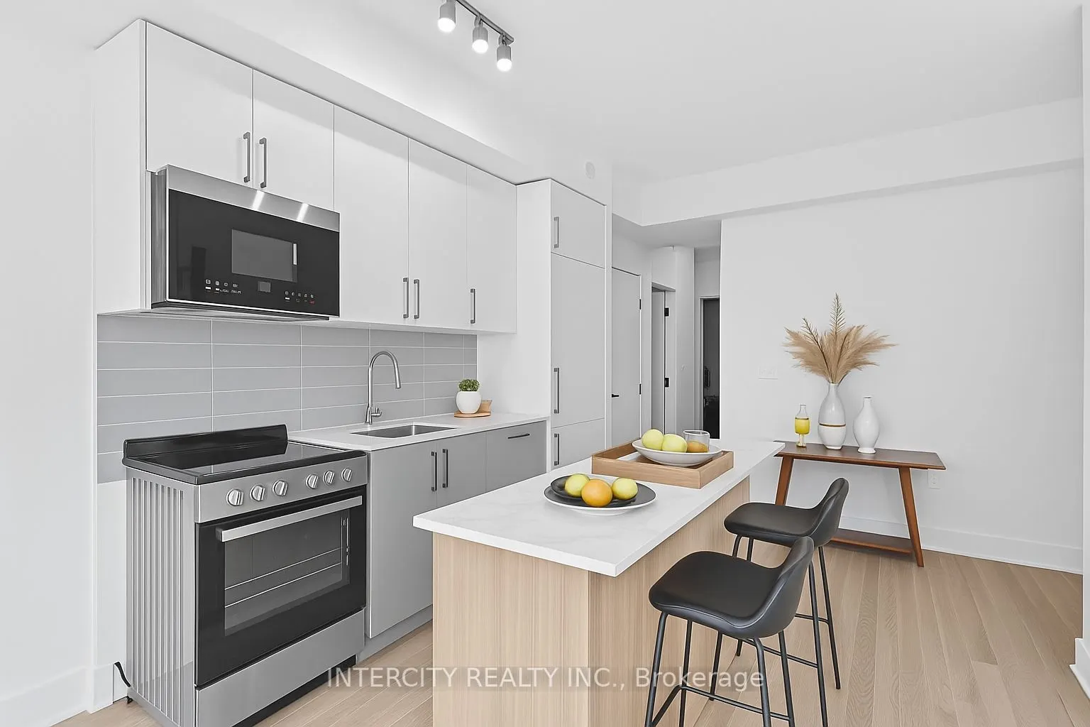 2075 King Road, #411