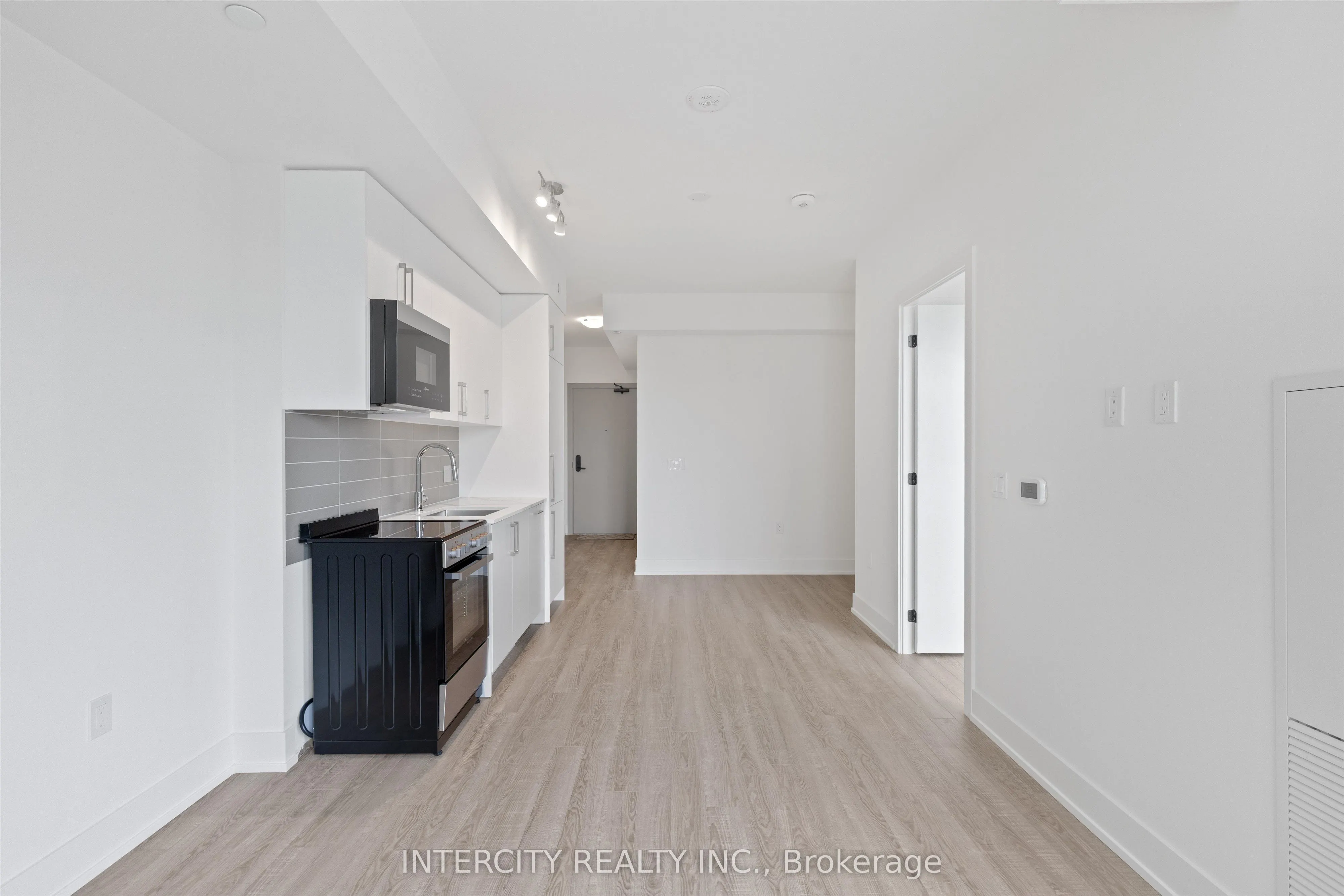 2075 King Road, #411