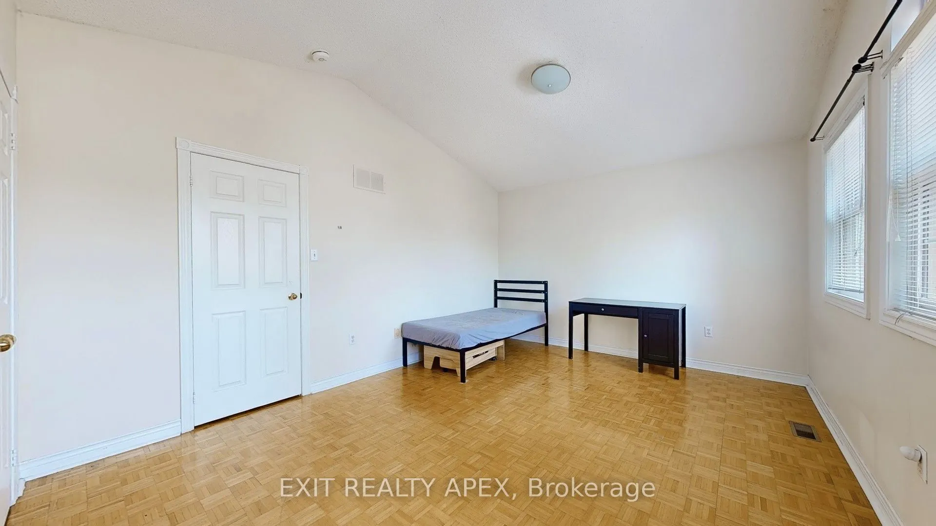 143 Veneto Dr Upper Drive