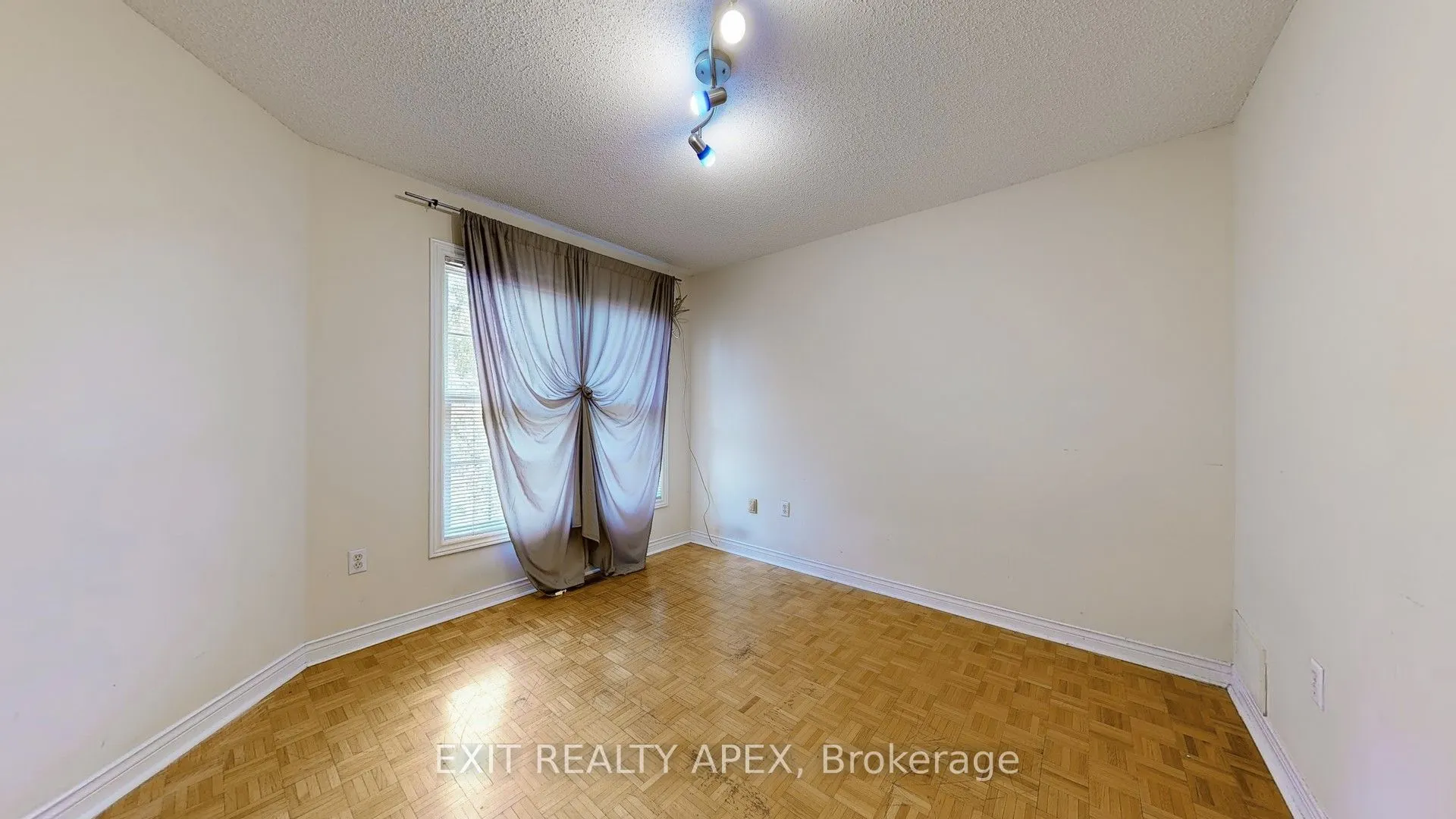 143 Veneto Dr Upper Drive