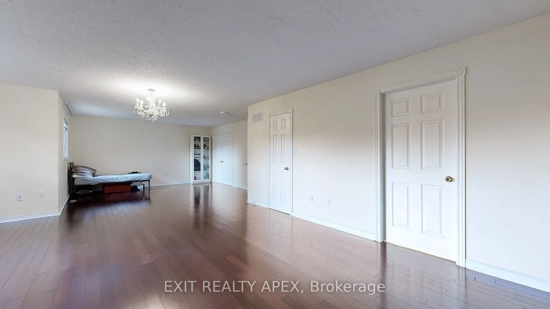 143 Veneto Dr Upper Drive