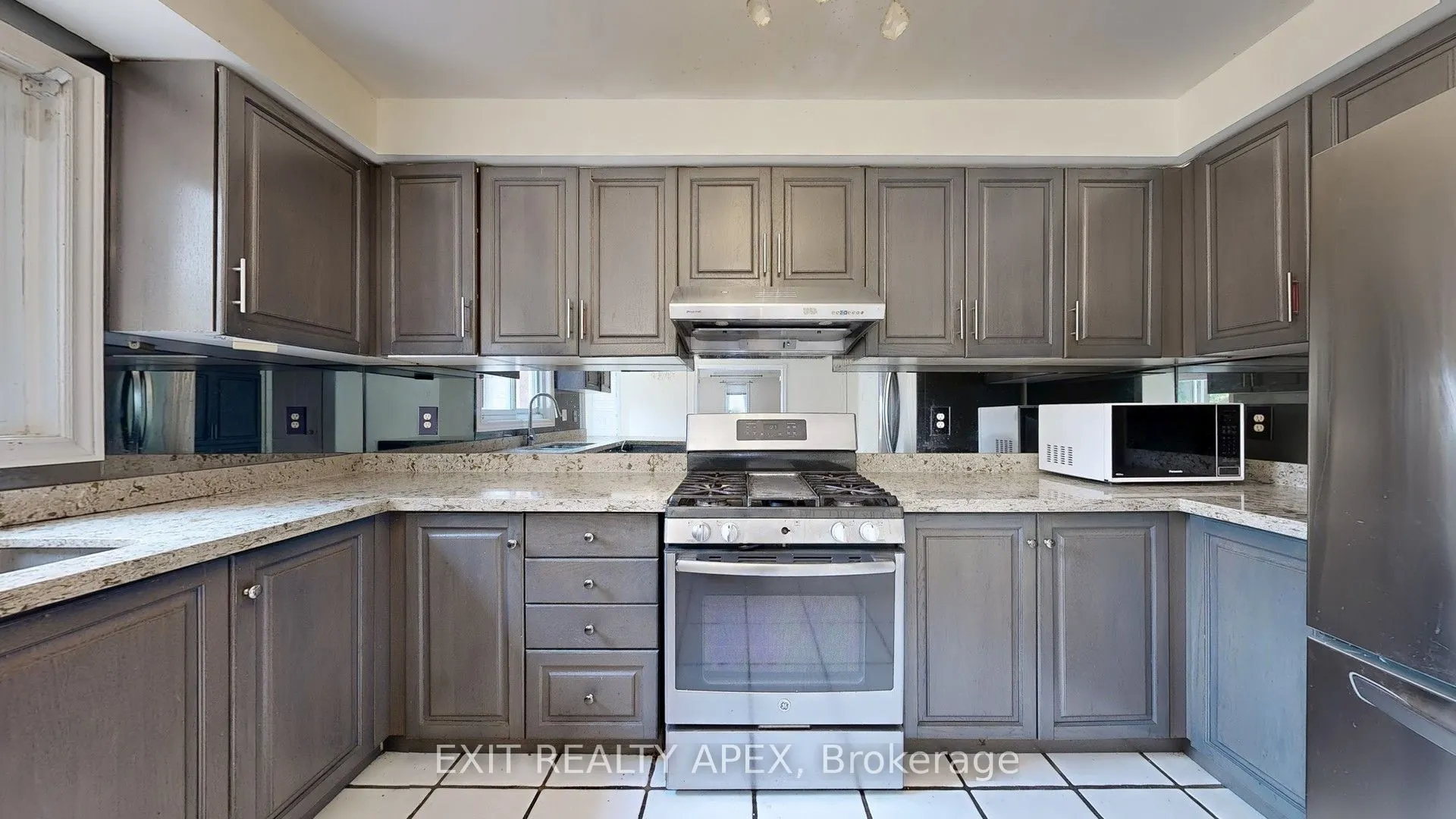 143 Veneto Dr Upper Drive