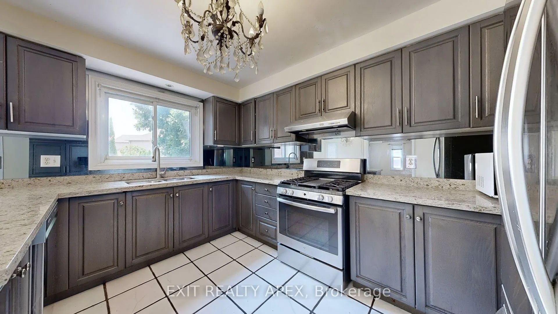143 Veneto Dr Upper Drive