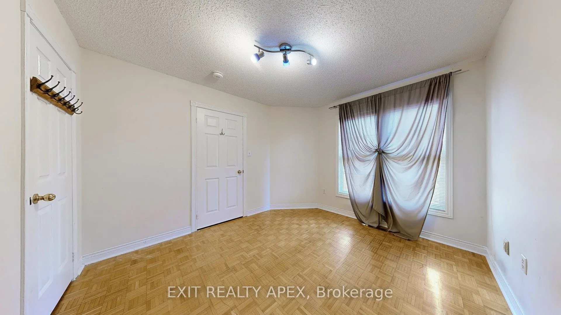 143 Veneto Dr Upper Drive