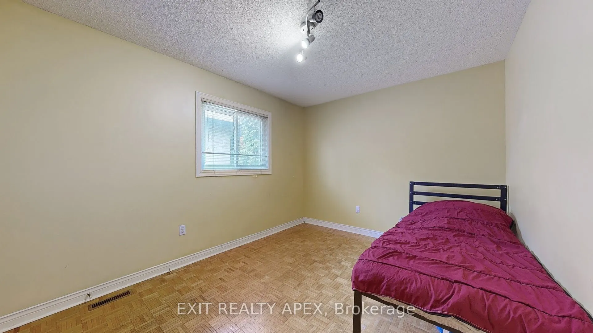 143 Veneto Dr Upper Drive