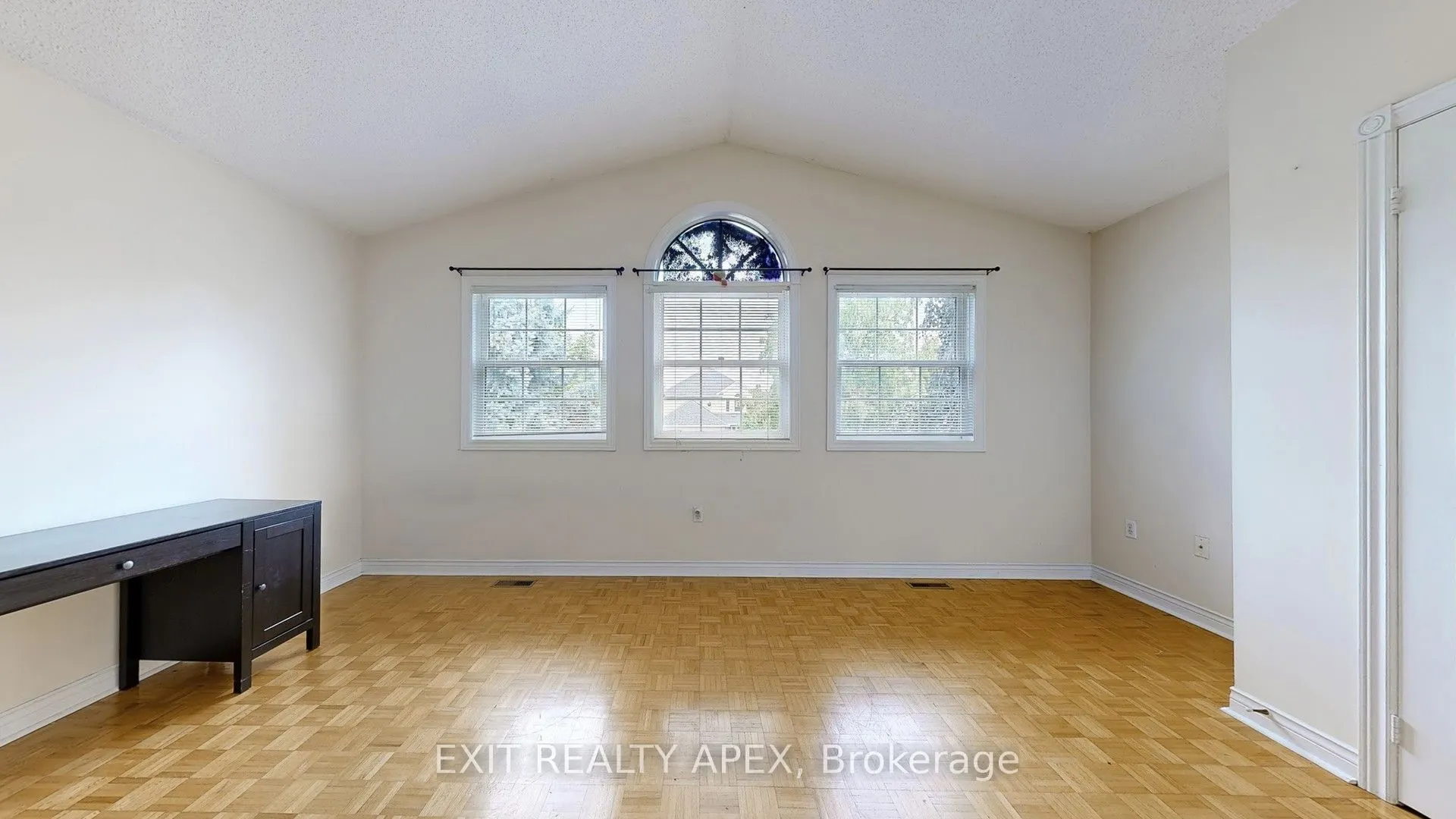 143 Veneto Dr Upper Drive