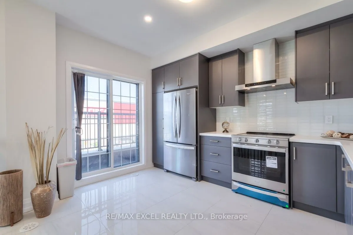 6 Maybank Lane