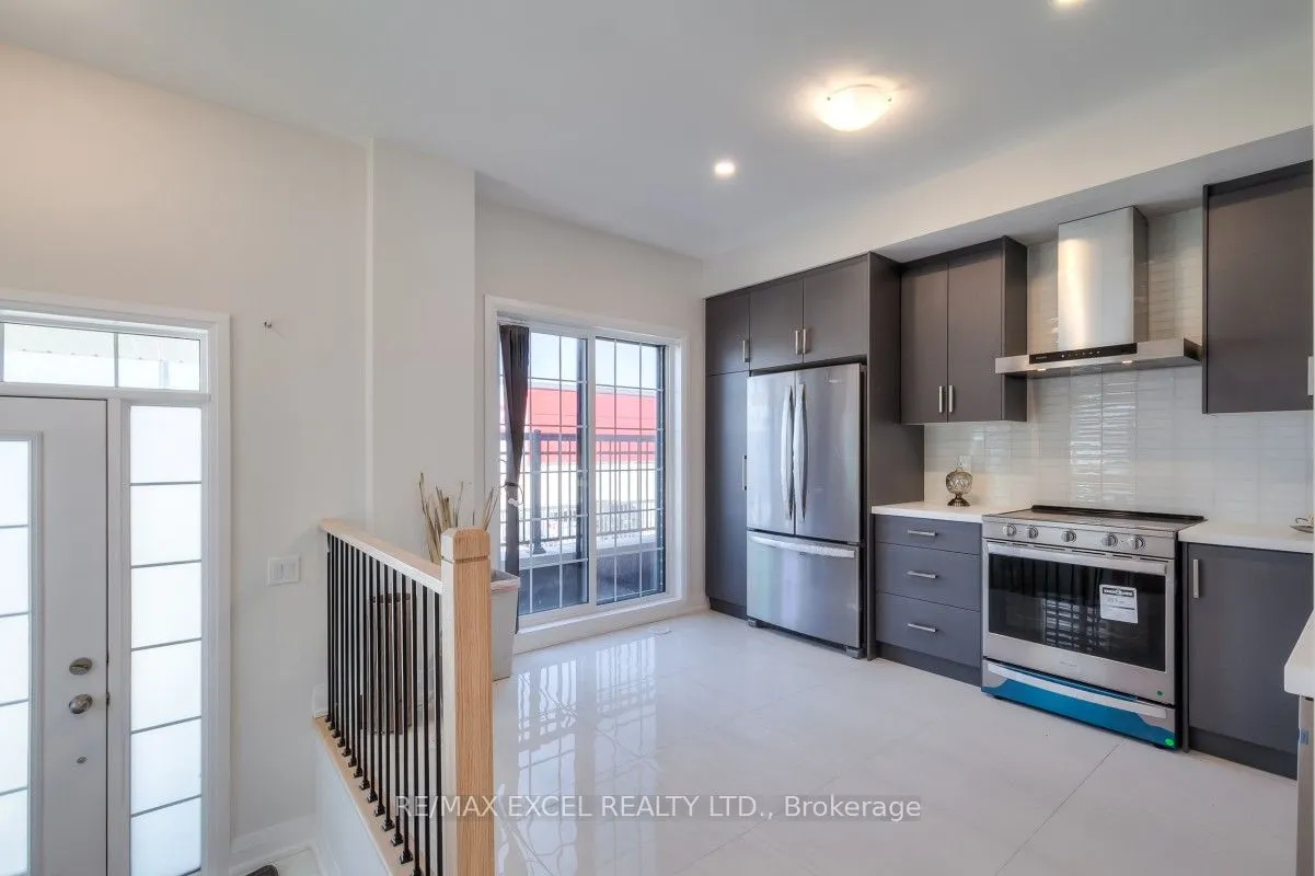 6 Maybank Lane