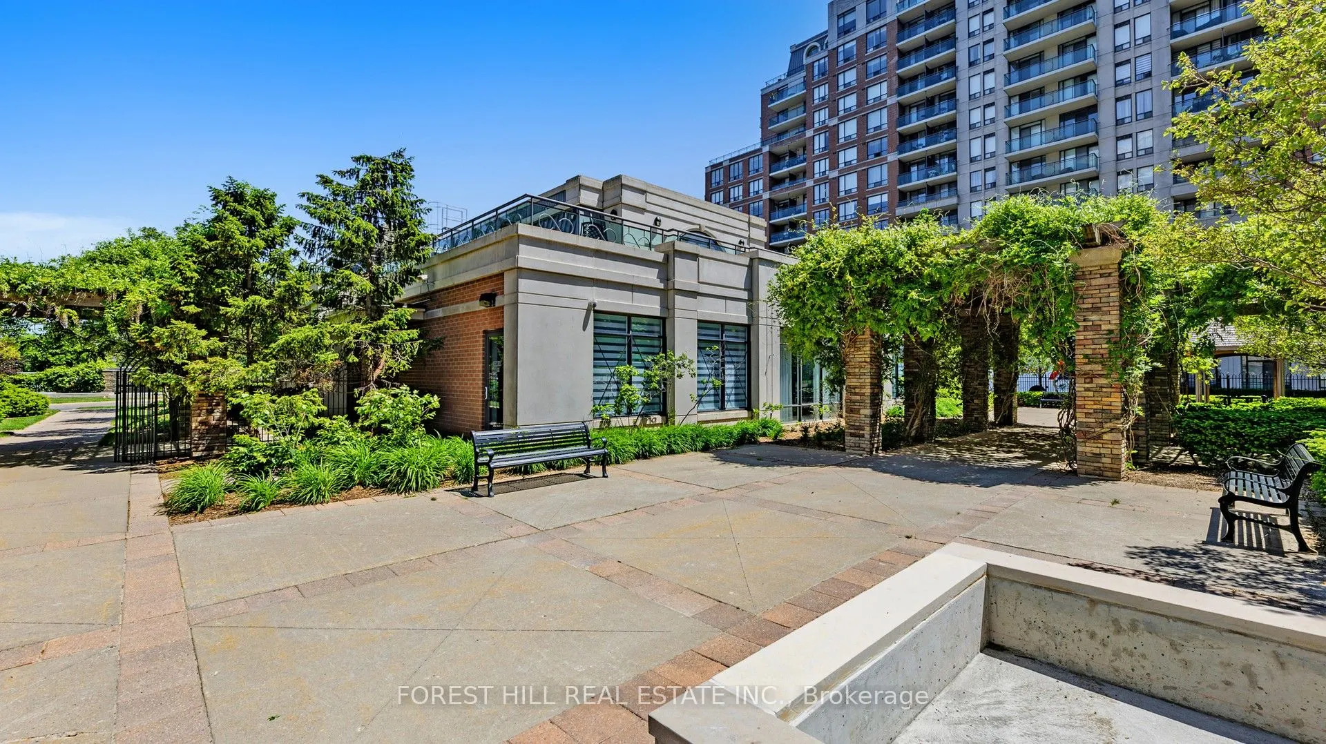 350 Red Maple Road, #417