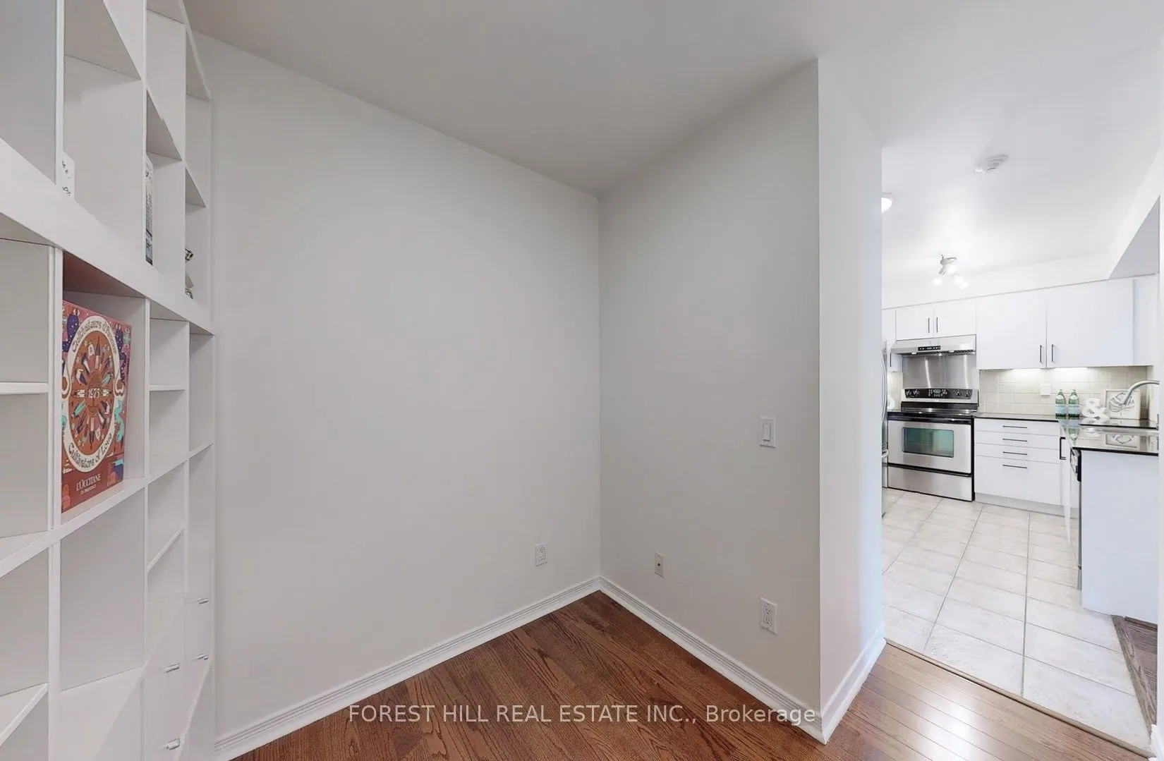 350 Red Maple Road, #417
