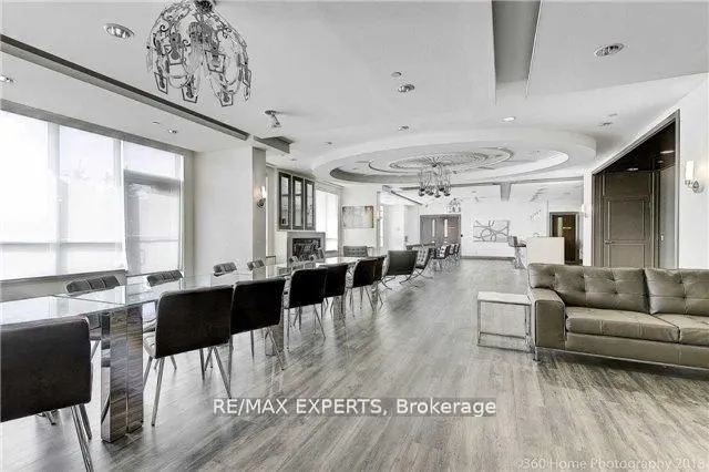 7161 Yonge Street, #2433
