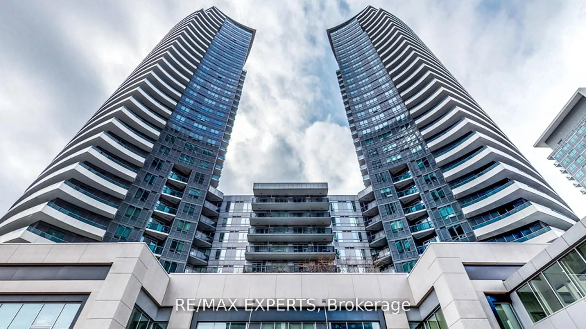 7161 Yonge Street, #2433