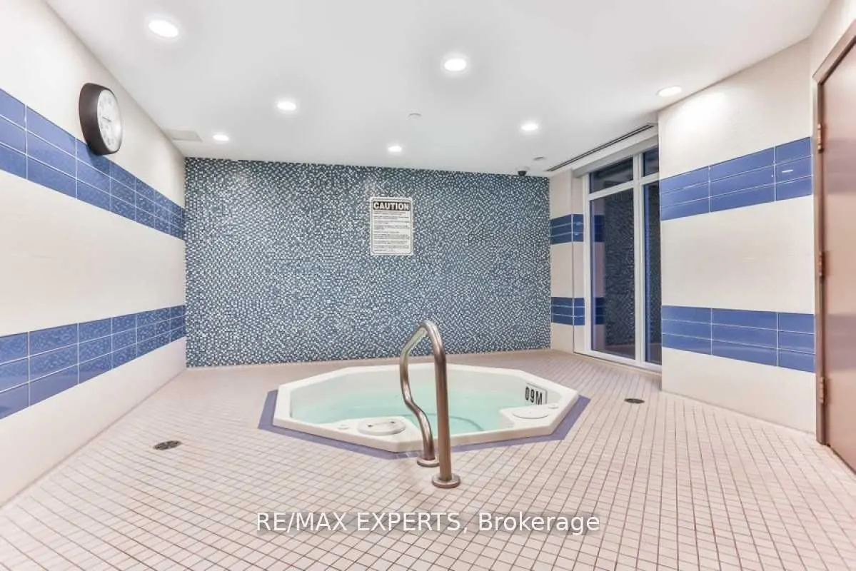 7161 Yonge Street, #2433