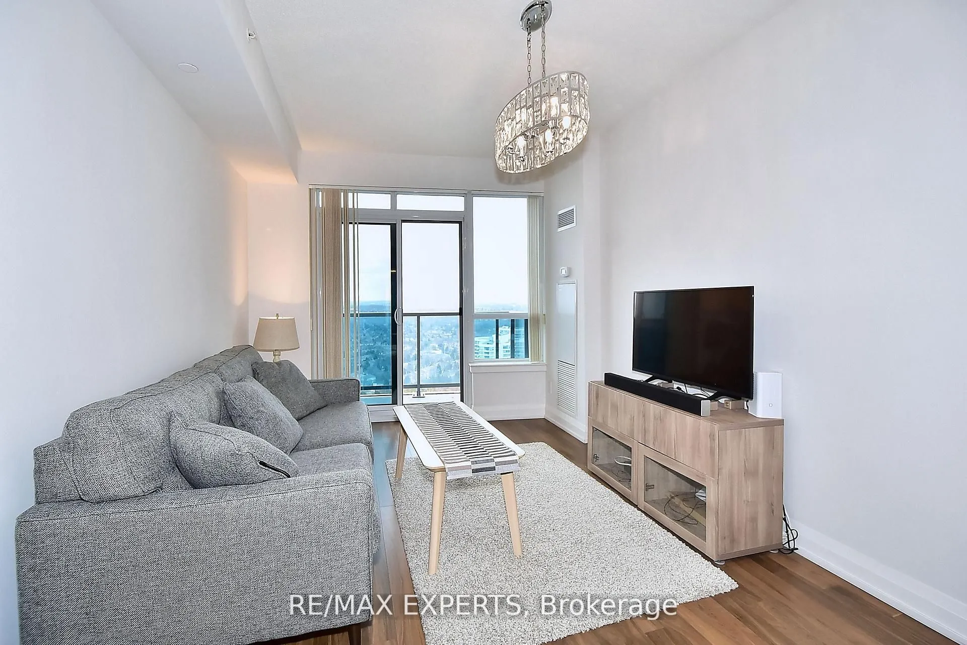 7161 Yonge Street, #2433