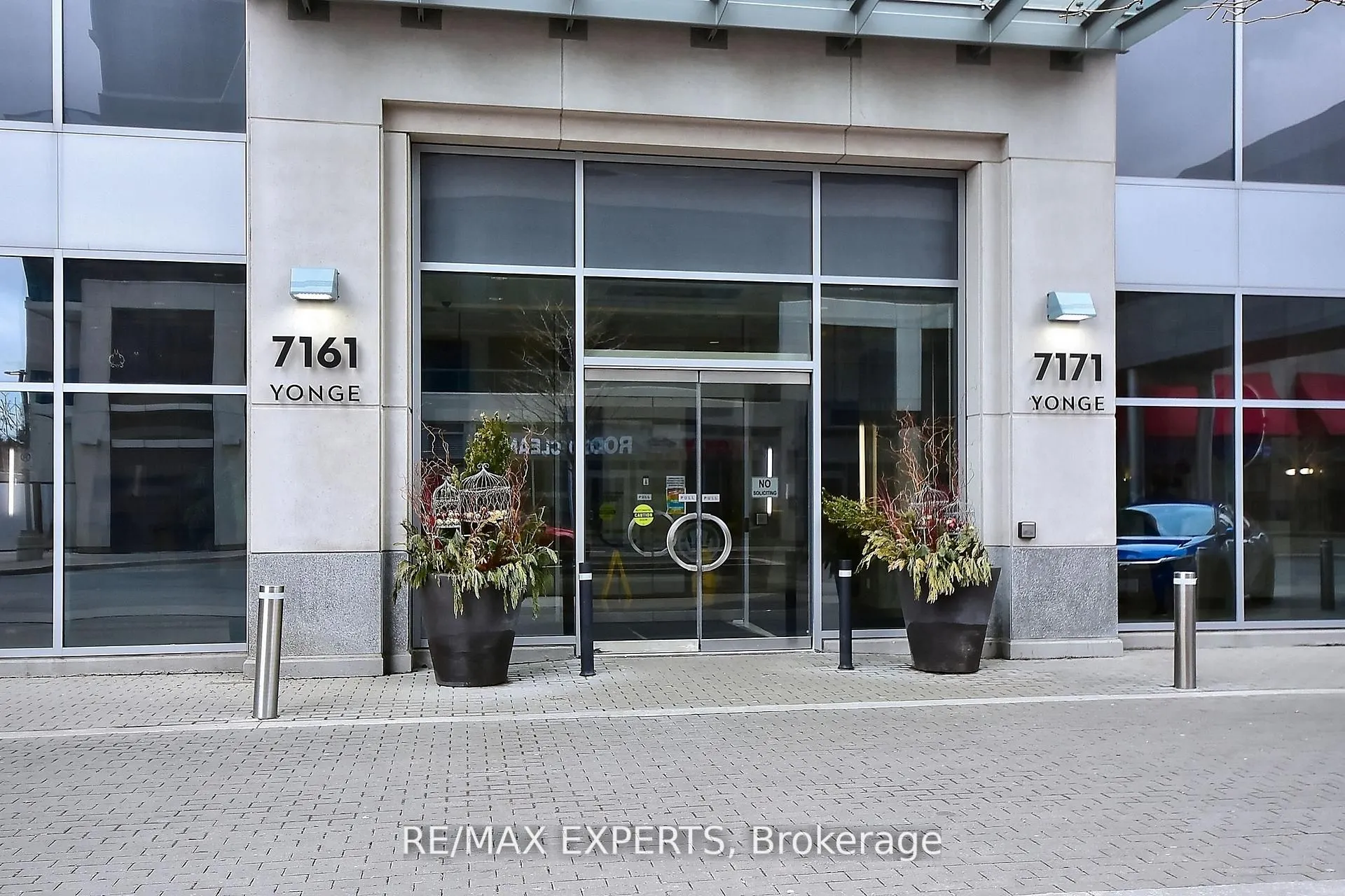 7161 Yonge Street, #2433