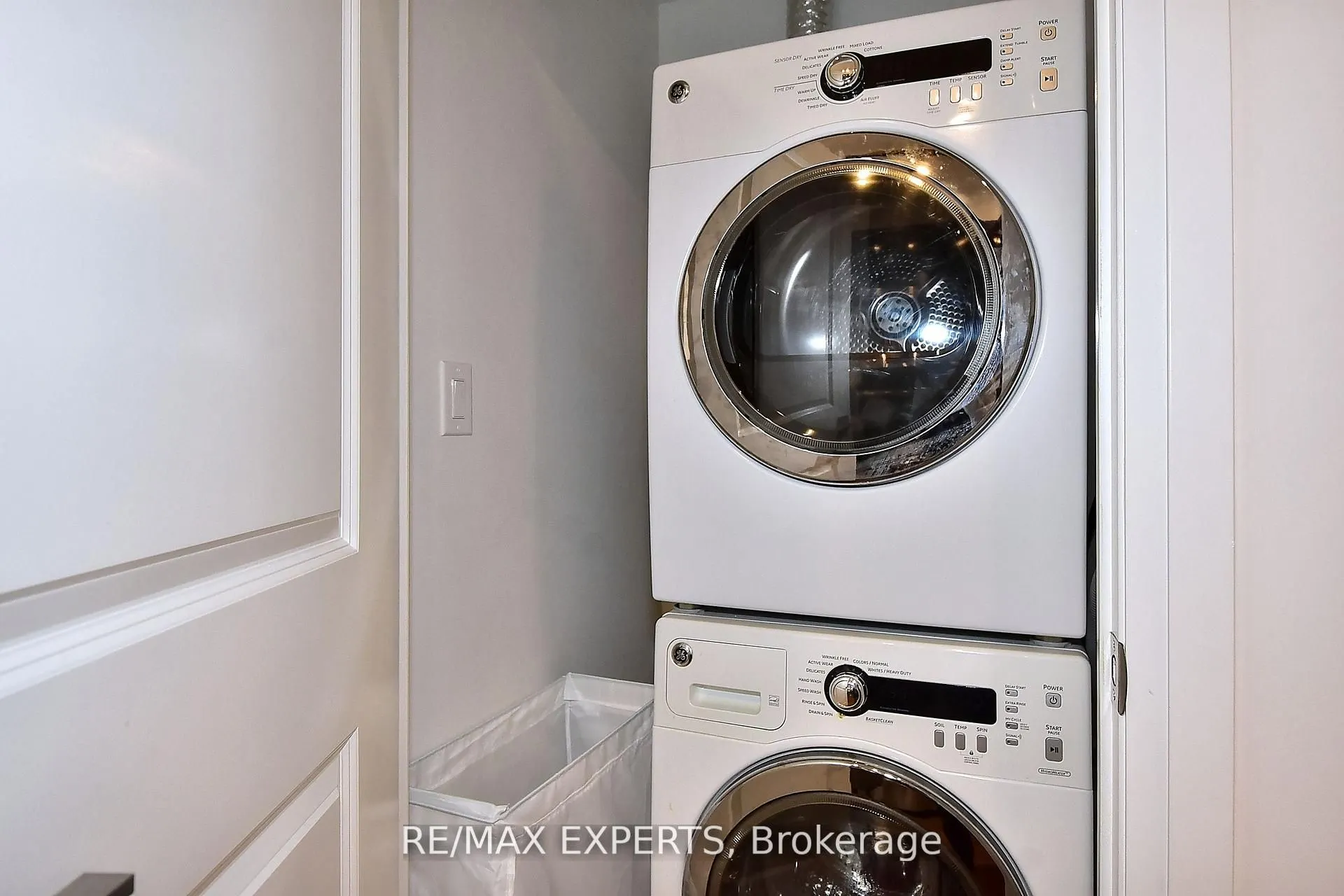 7161 Yonge Street, #2433