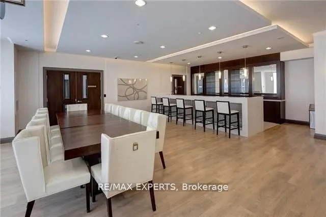 7161 Yonge Street, #2433