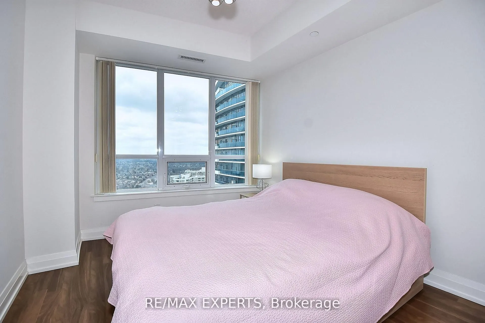 7161 Yonge Street, #2433