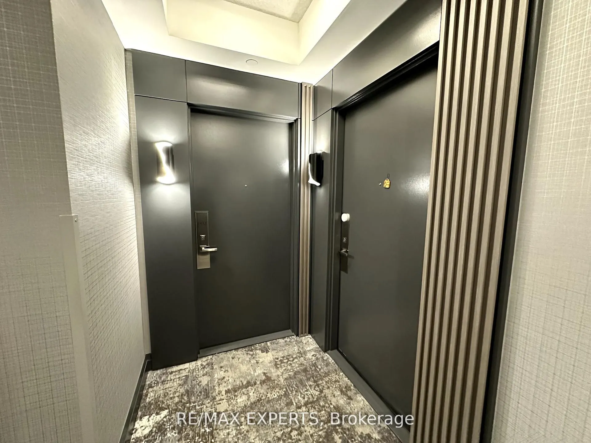 7161 Yonge Street, #2433