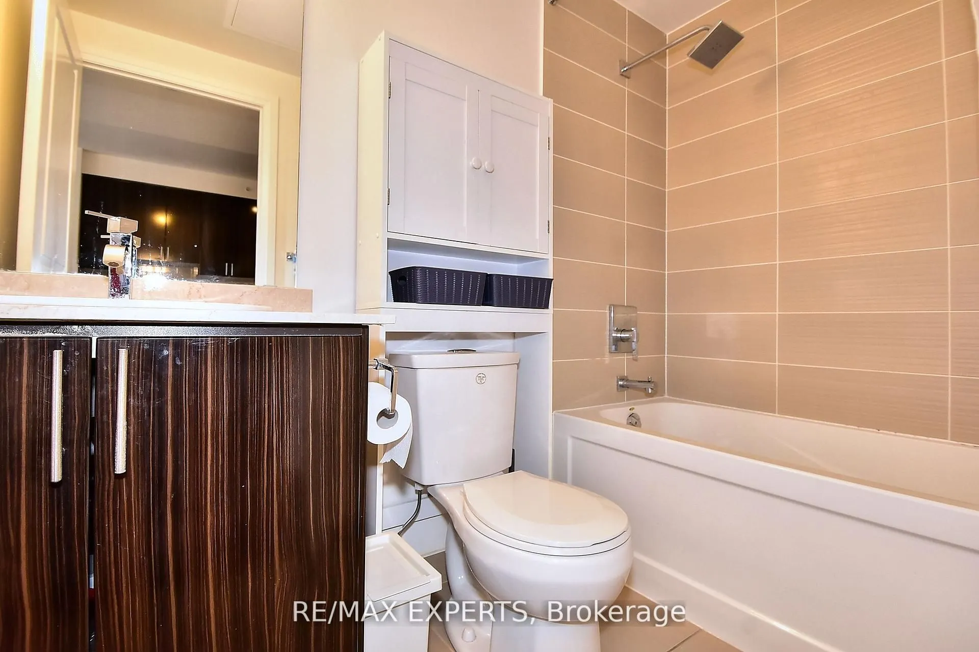 7161 Yonge Street, #2433