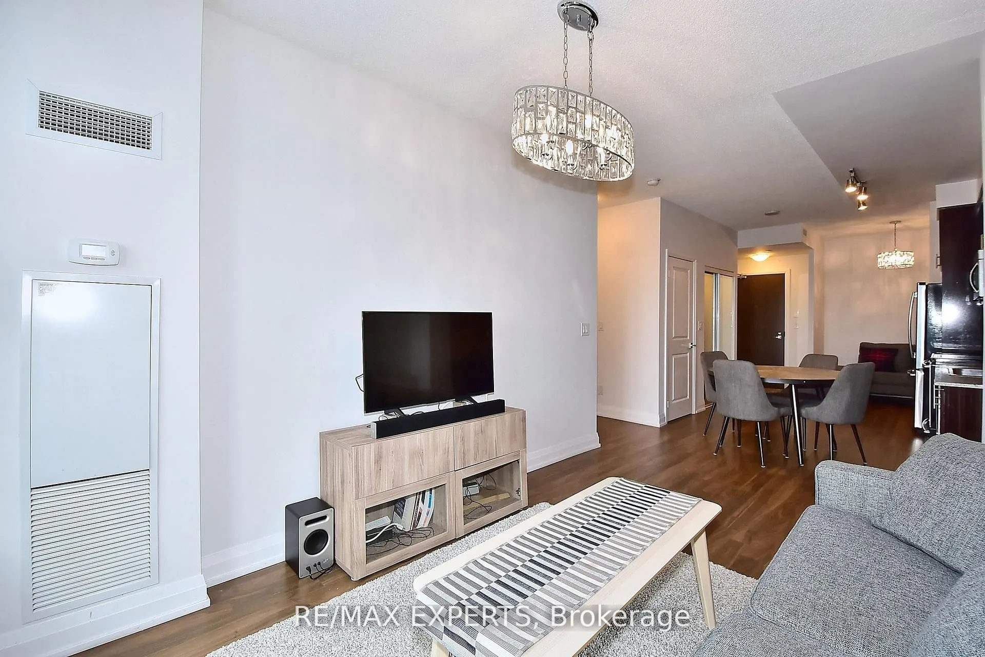 7161 Yonge Street, #2433