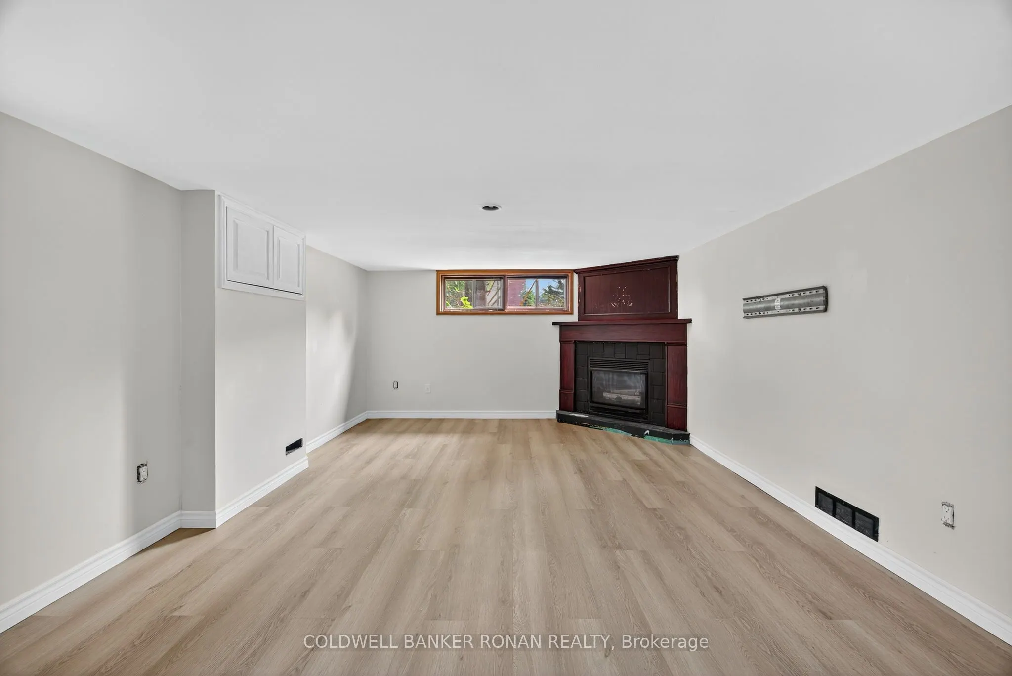 180 Wellington Street E