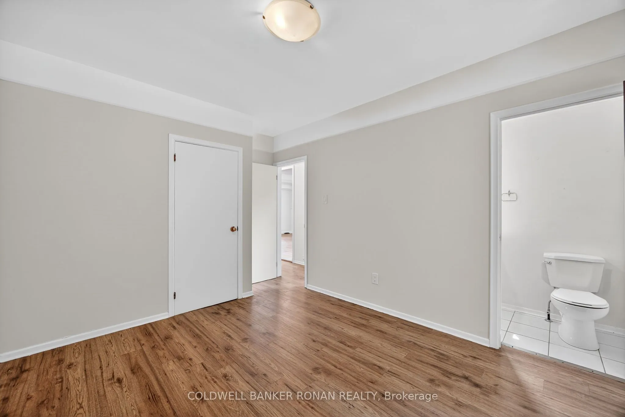 180 Wellington Street E