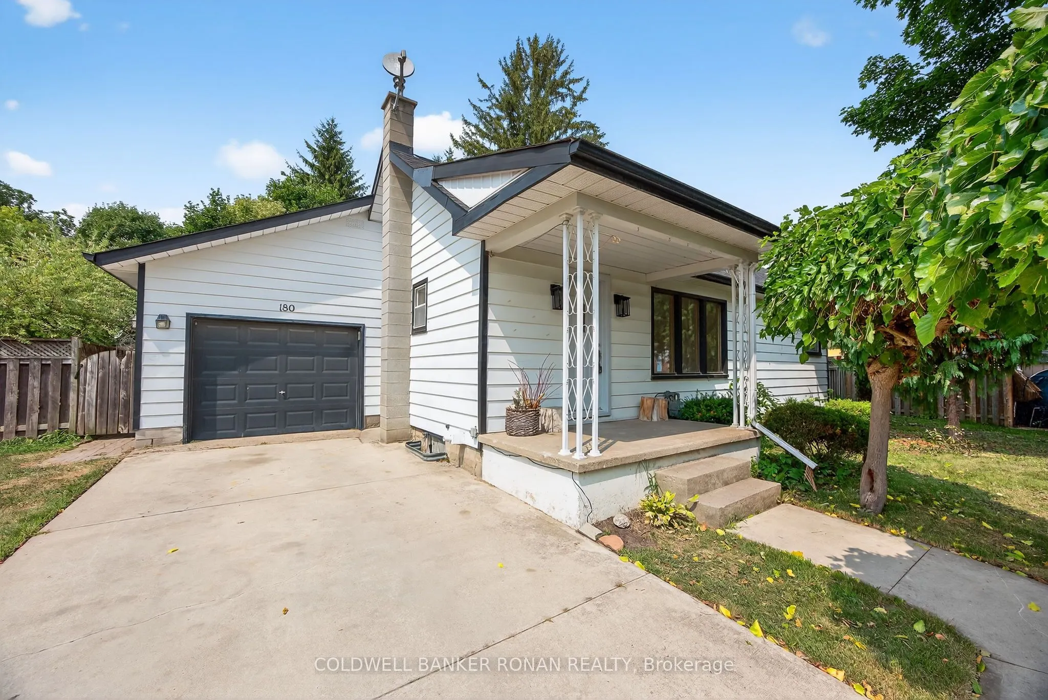 180 Wellington Street E