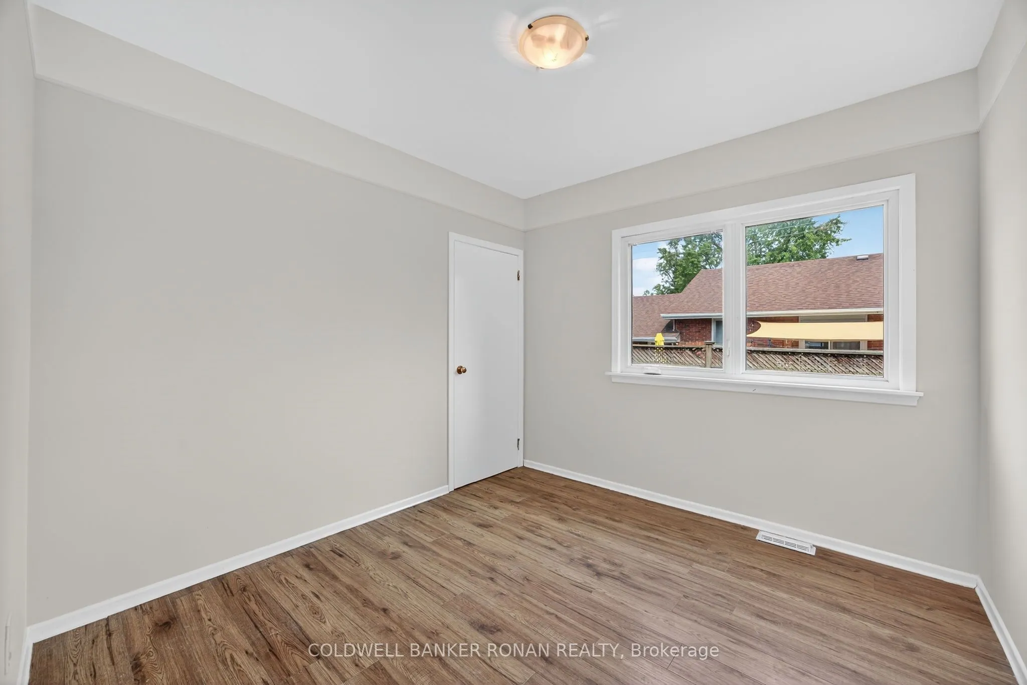 180 Wellington Street E