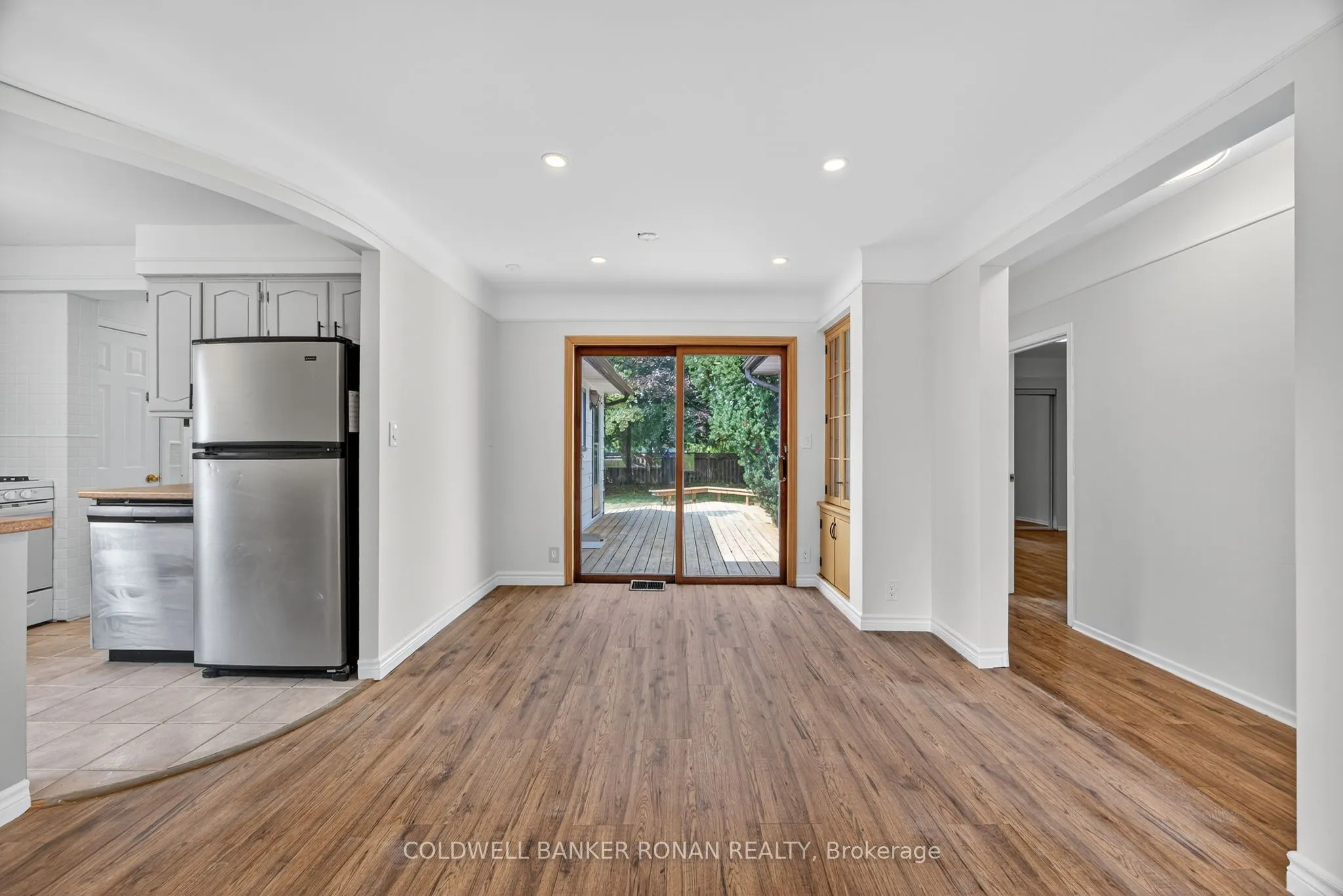 180 Wellington Street E