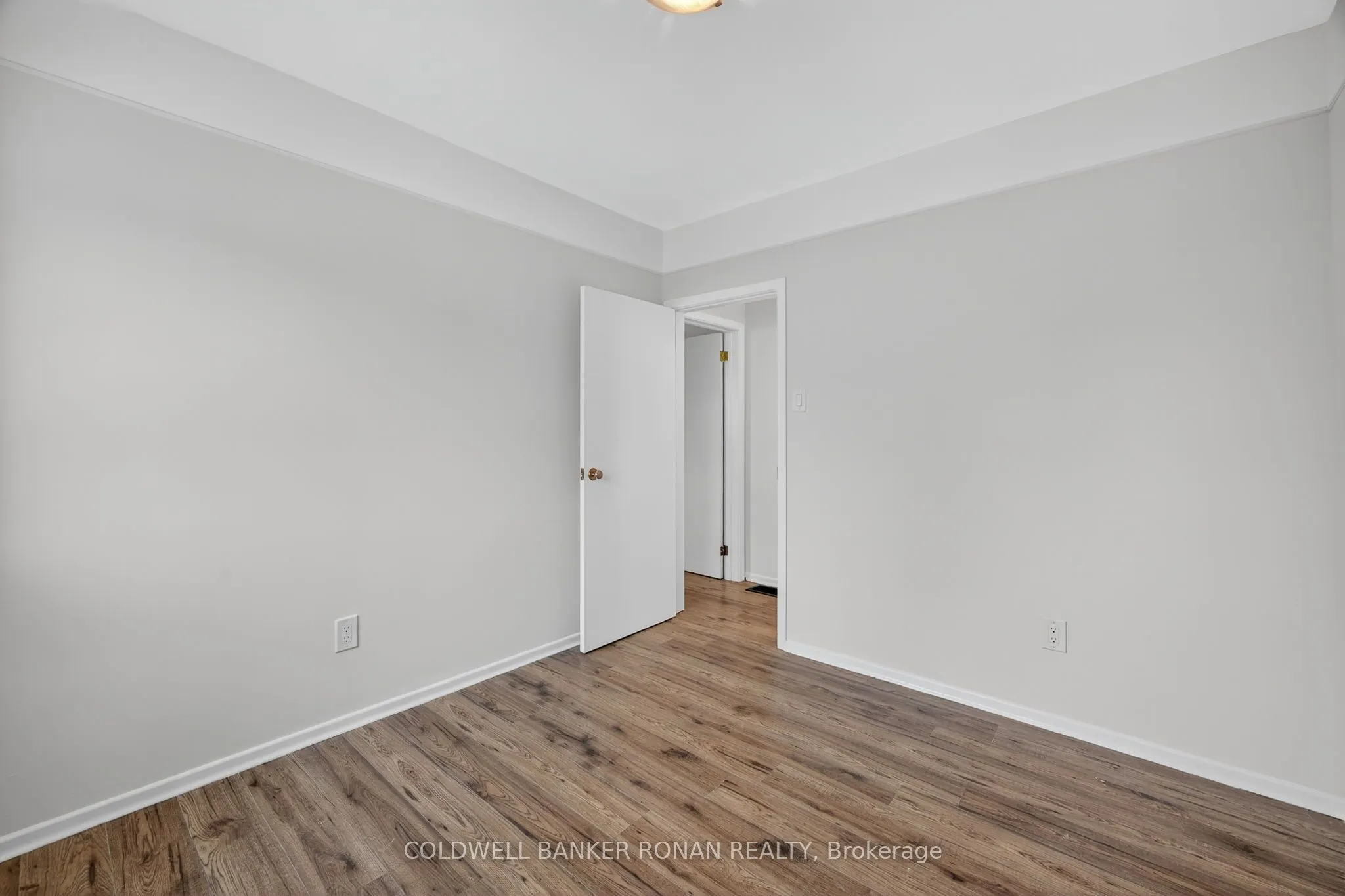 180 Wellington Street E