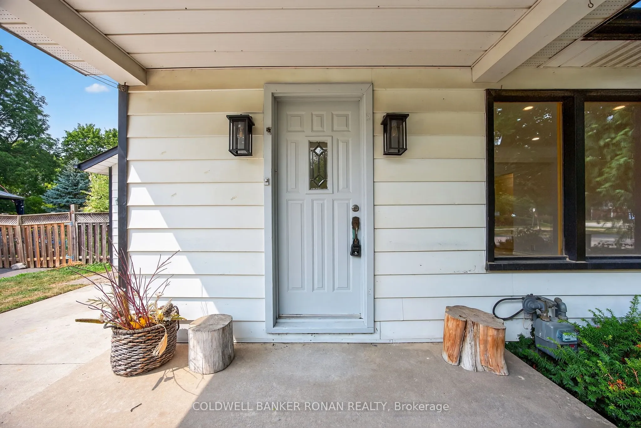 180 Wellington Street E
