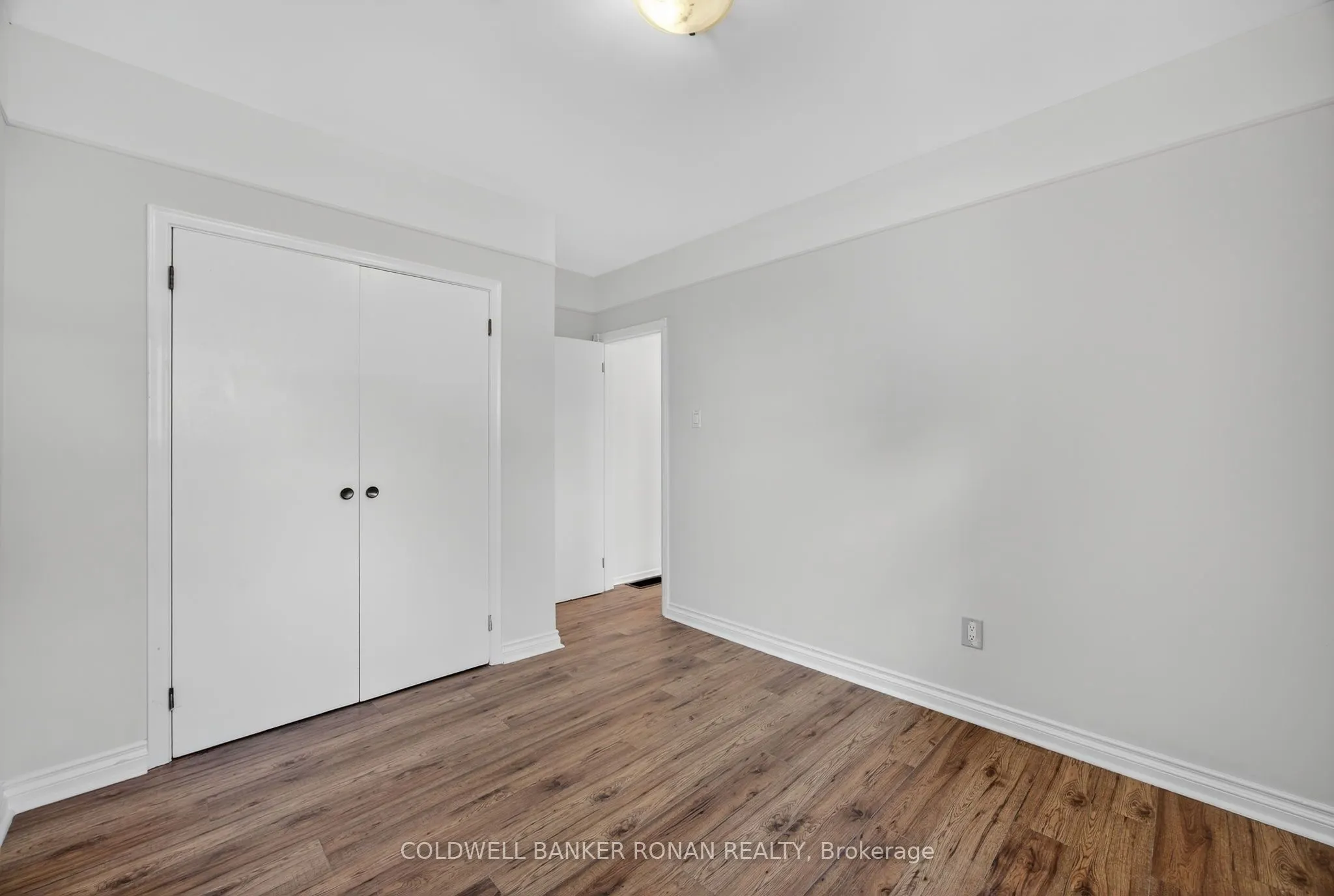 180 Wellington Street E