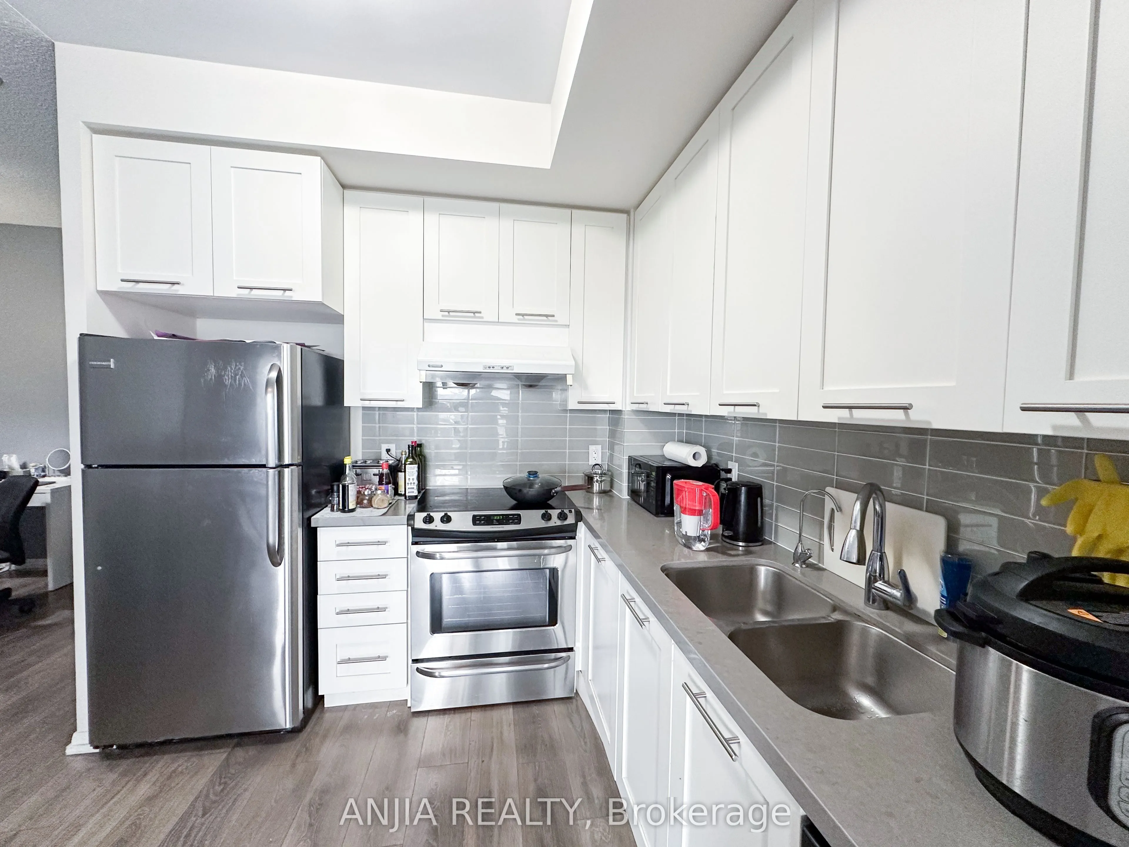 540 Bur Oak Avenue, #332