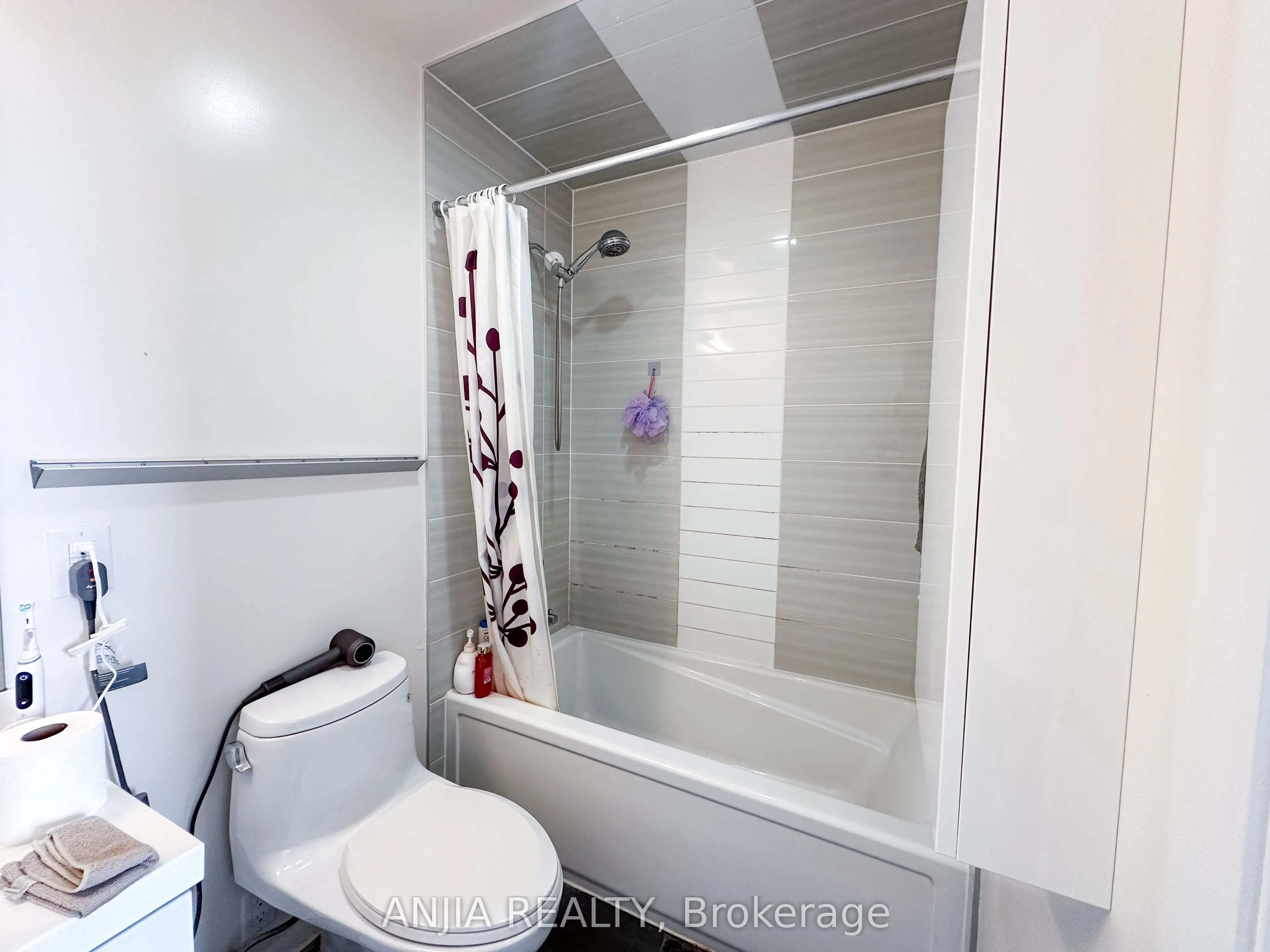 540 Bur Oak Avenue, #332