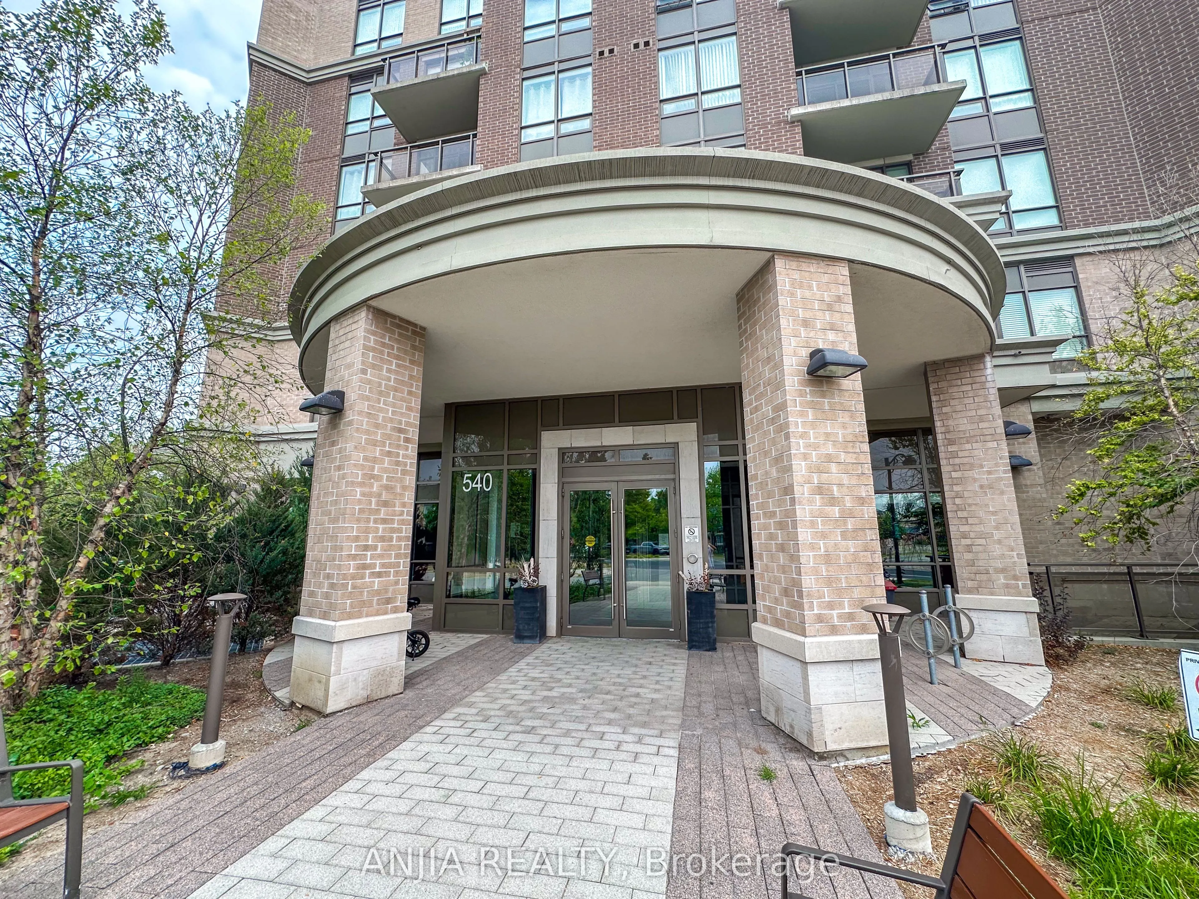 540 Bur Oak Avenue, #332