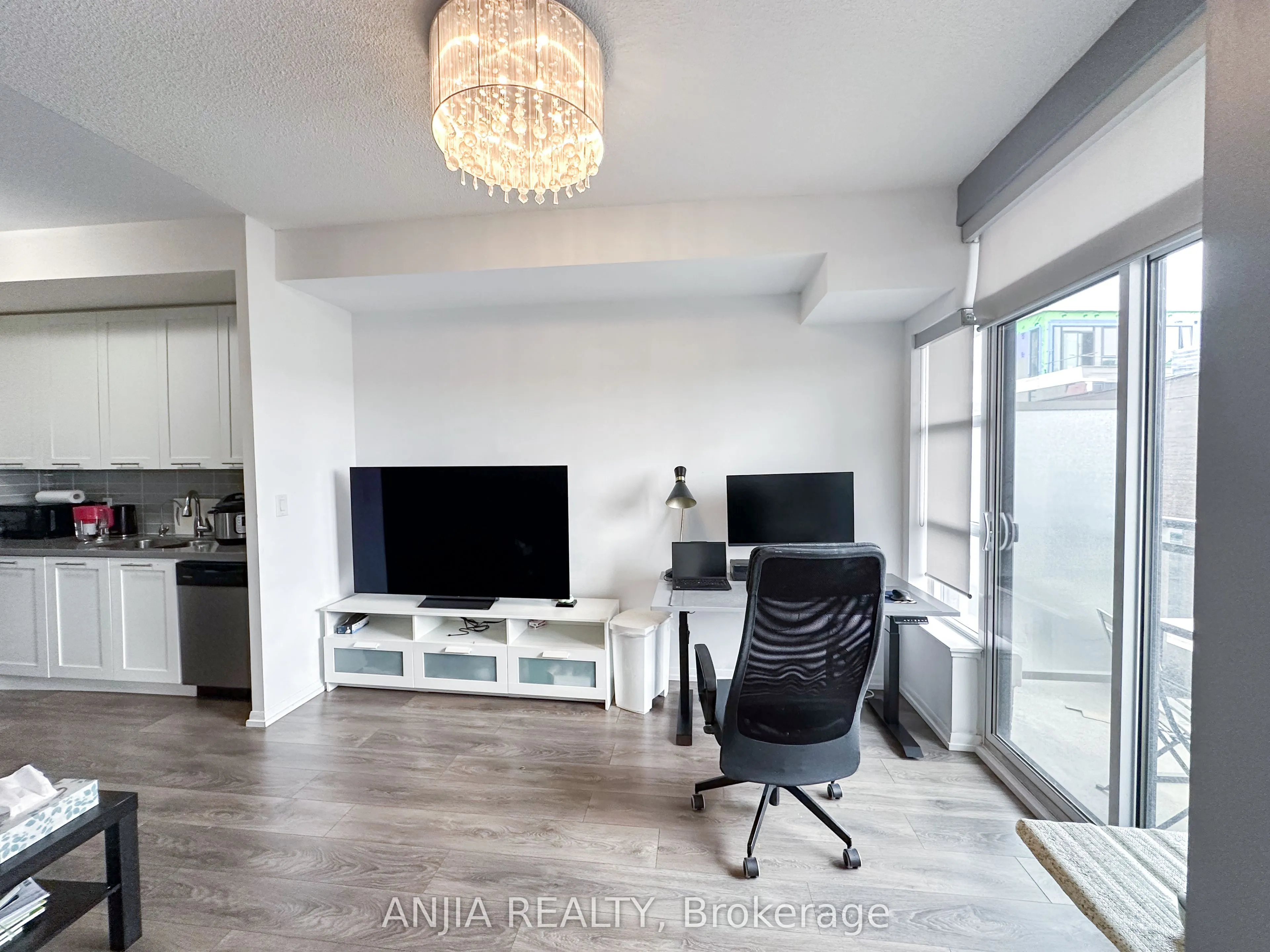 540 Bur Oak Avenue, #332