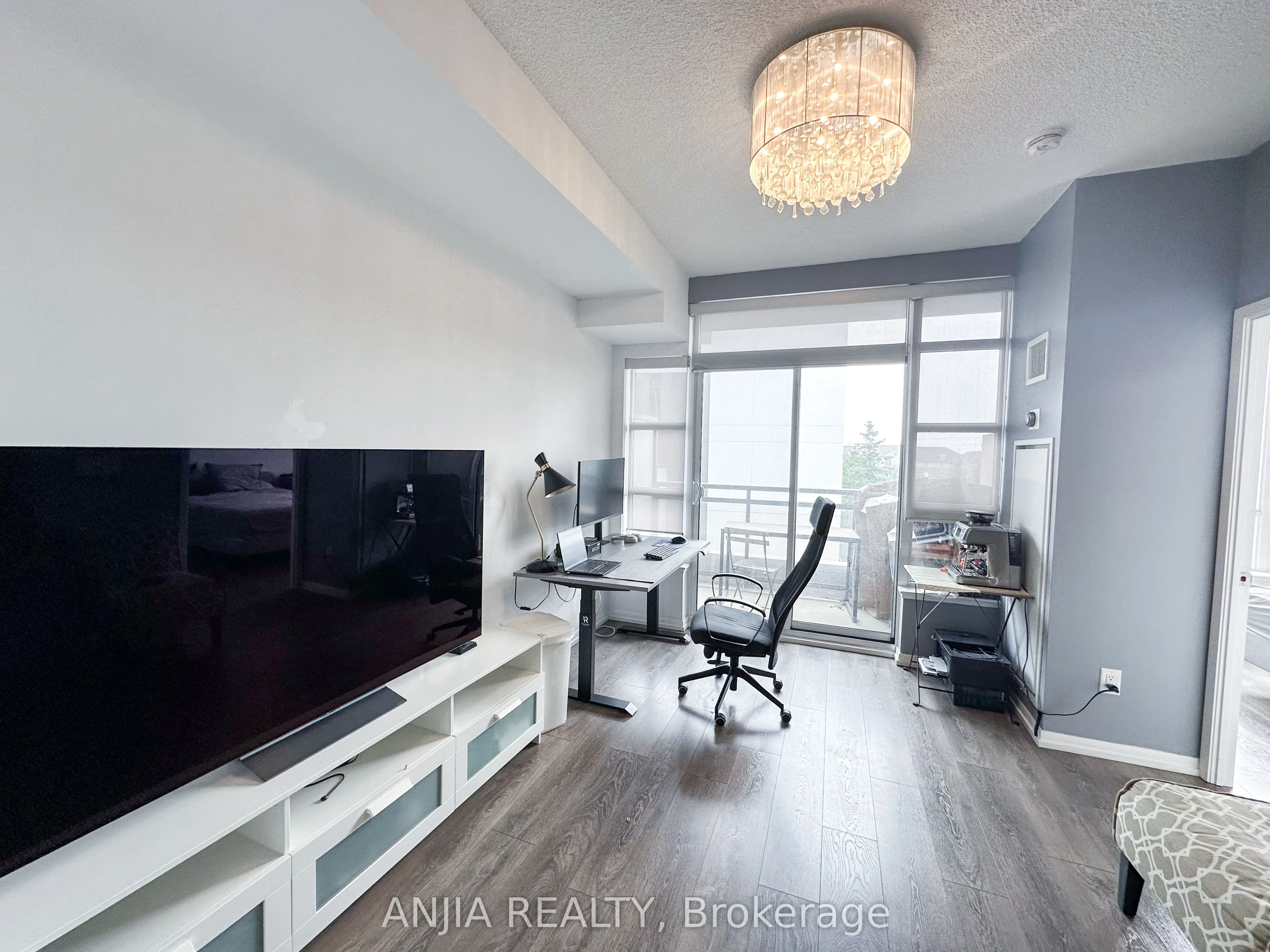 540 Bur Oak Avenue, #332