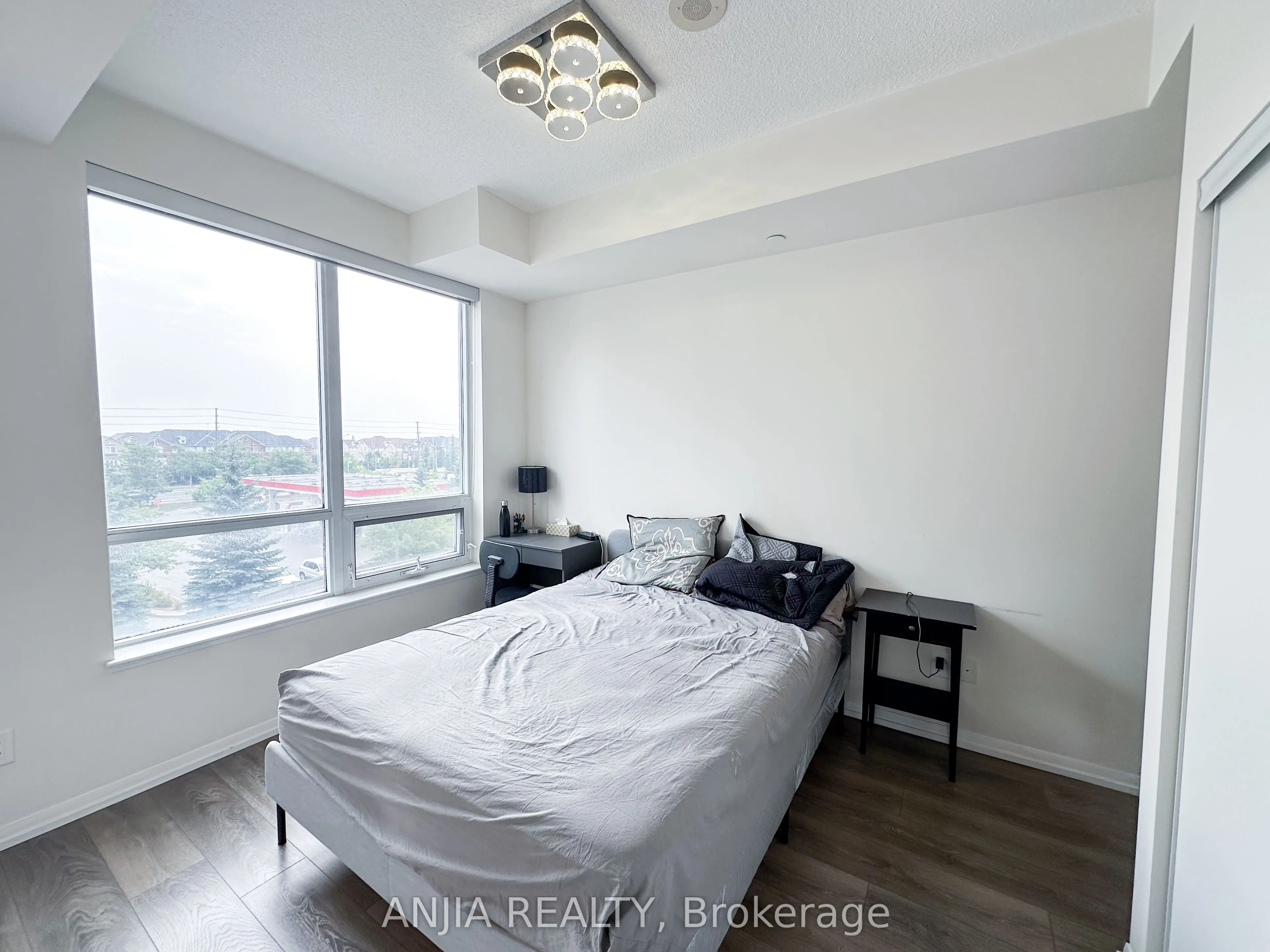 540 Bur Oak Avenue, #332