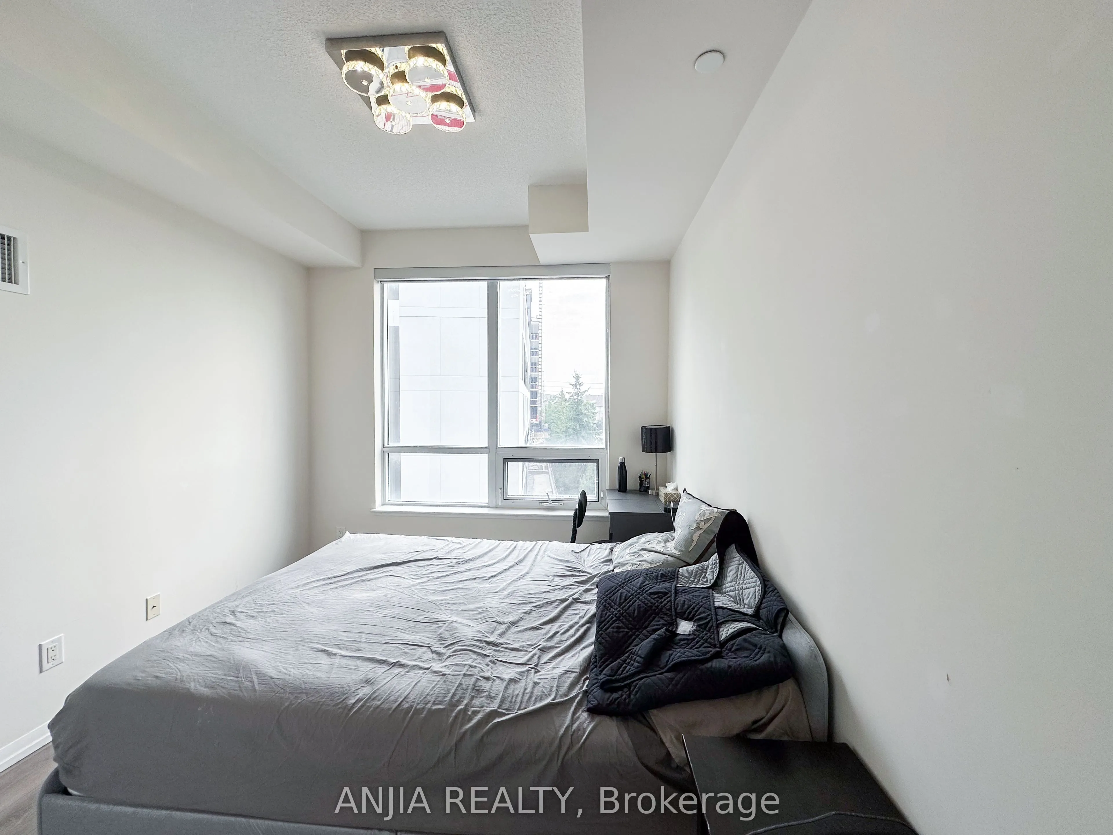 540 Bur Oak Avenue, #332