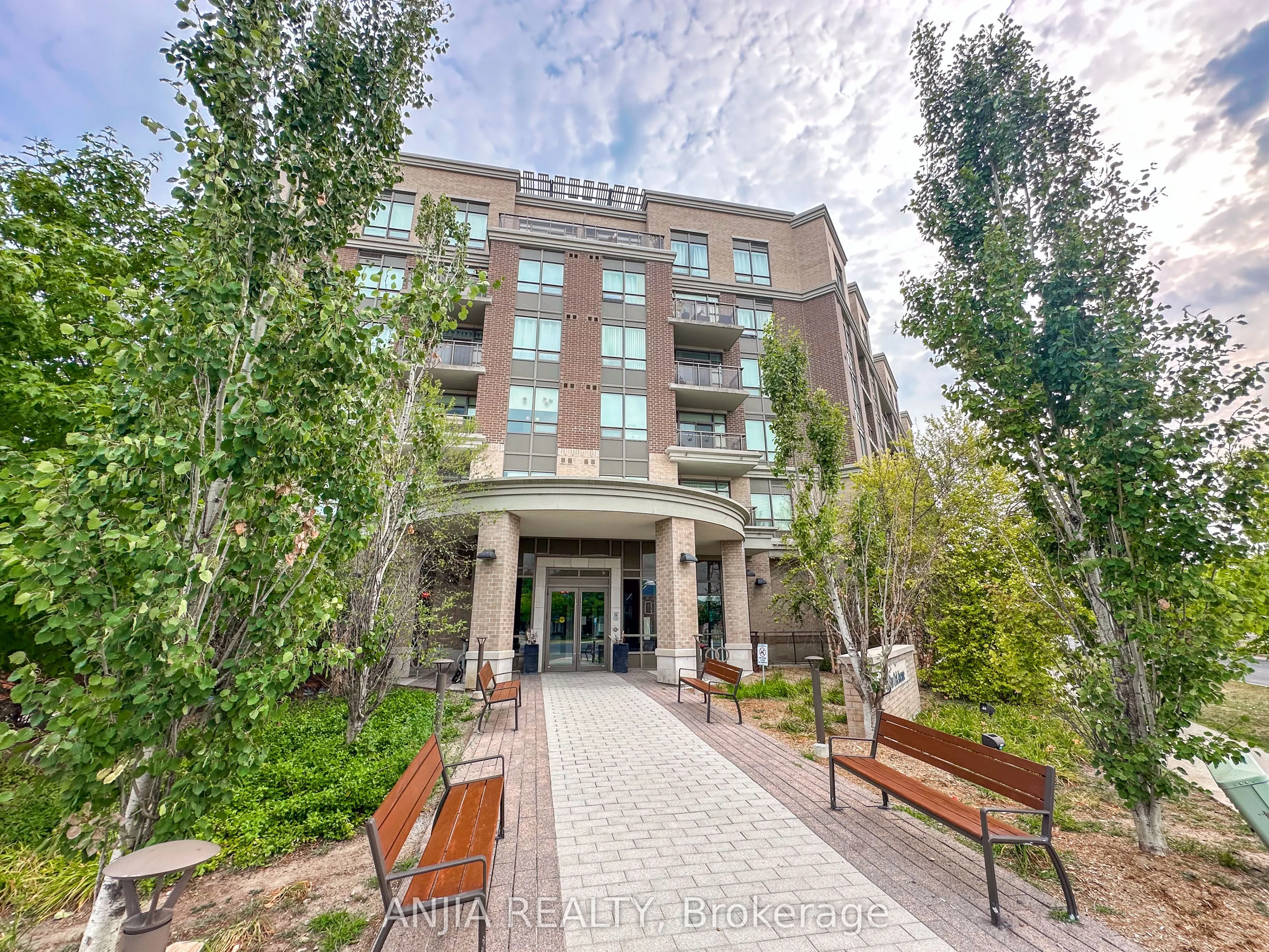 540 Bur Oak Avenue, #332