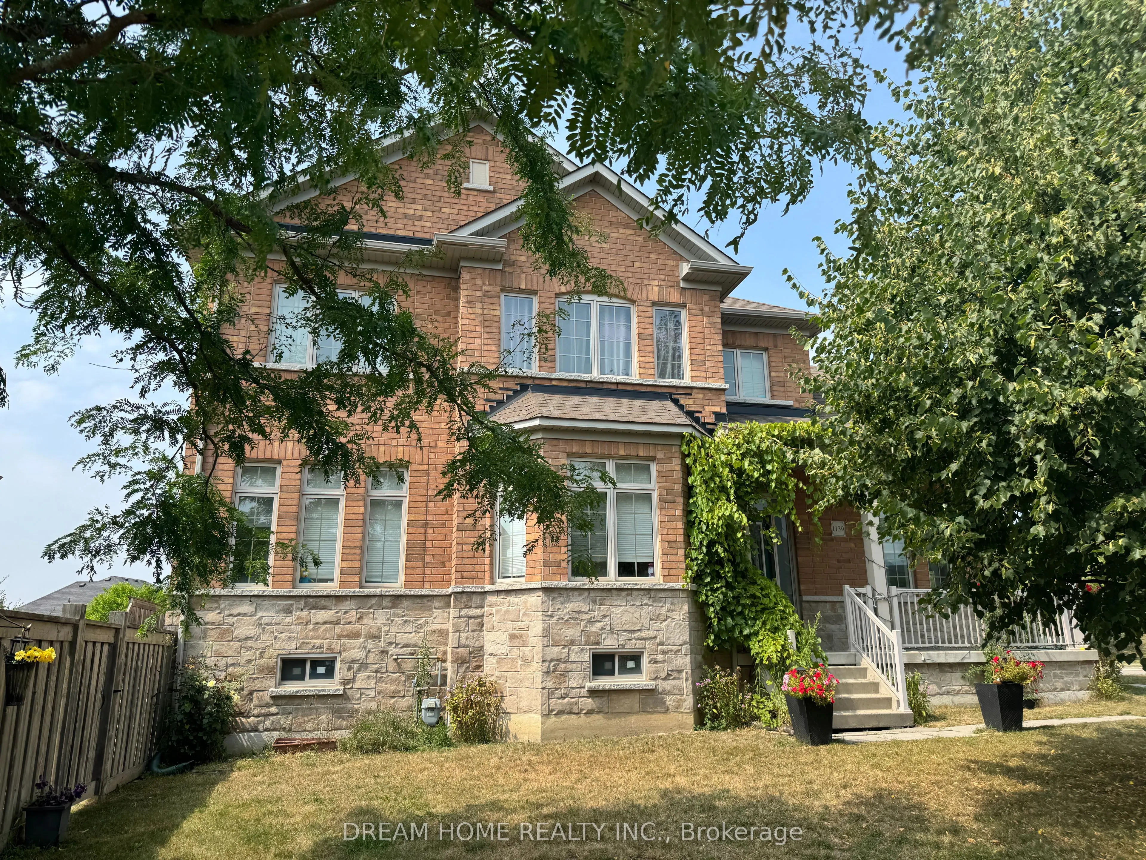 1139 Cenotaph Boulevard